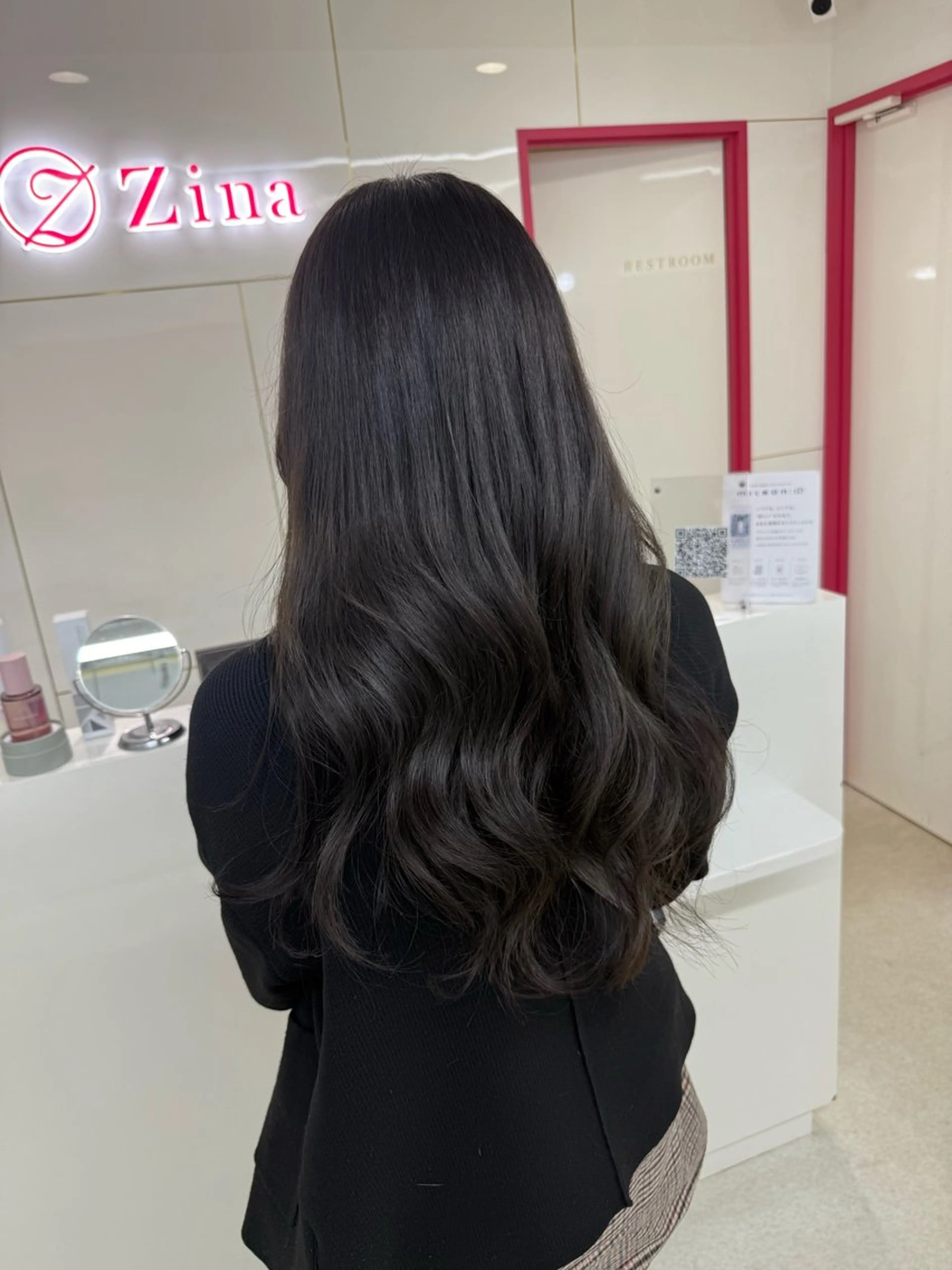 ロング カット ヘアカラー 🧡 TOMO🧡のヘアスタイル