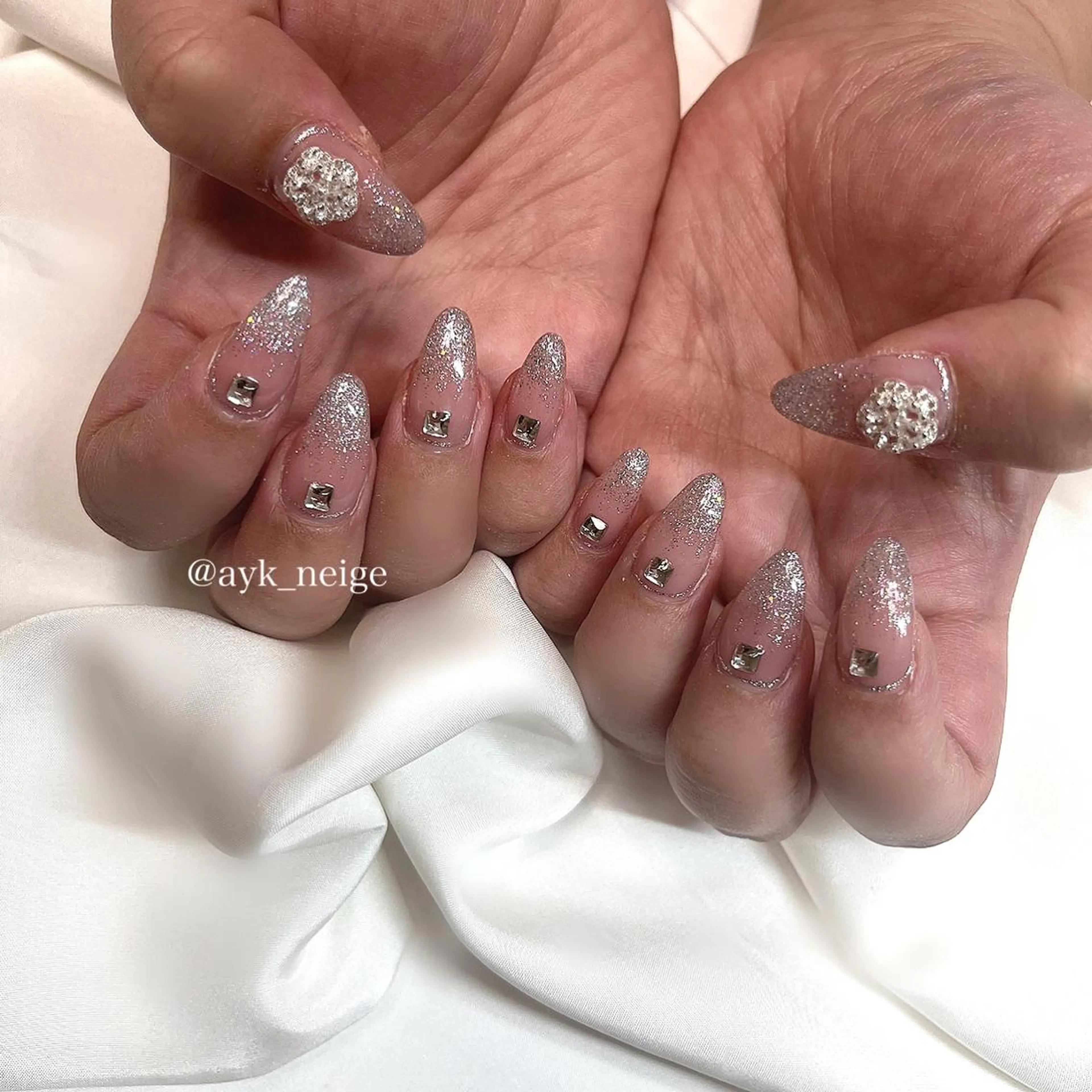 ネイル フットネイル グラデーション キラキラネイル 韓国ネイル マグネットネイル n'eige nail所属・大谷 綾香のネイルデザイン