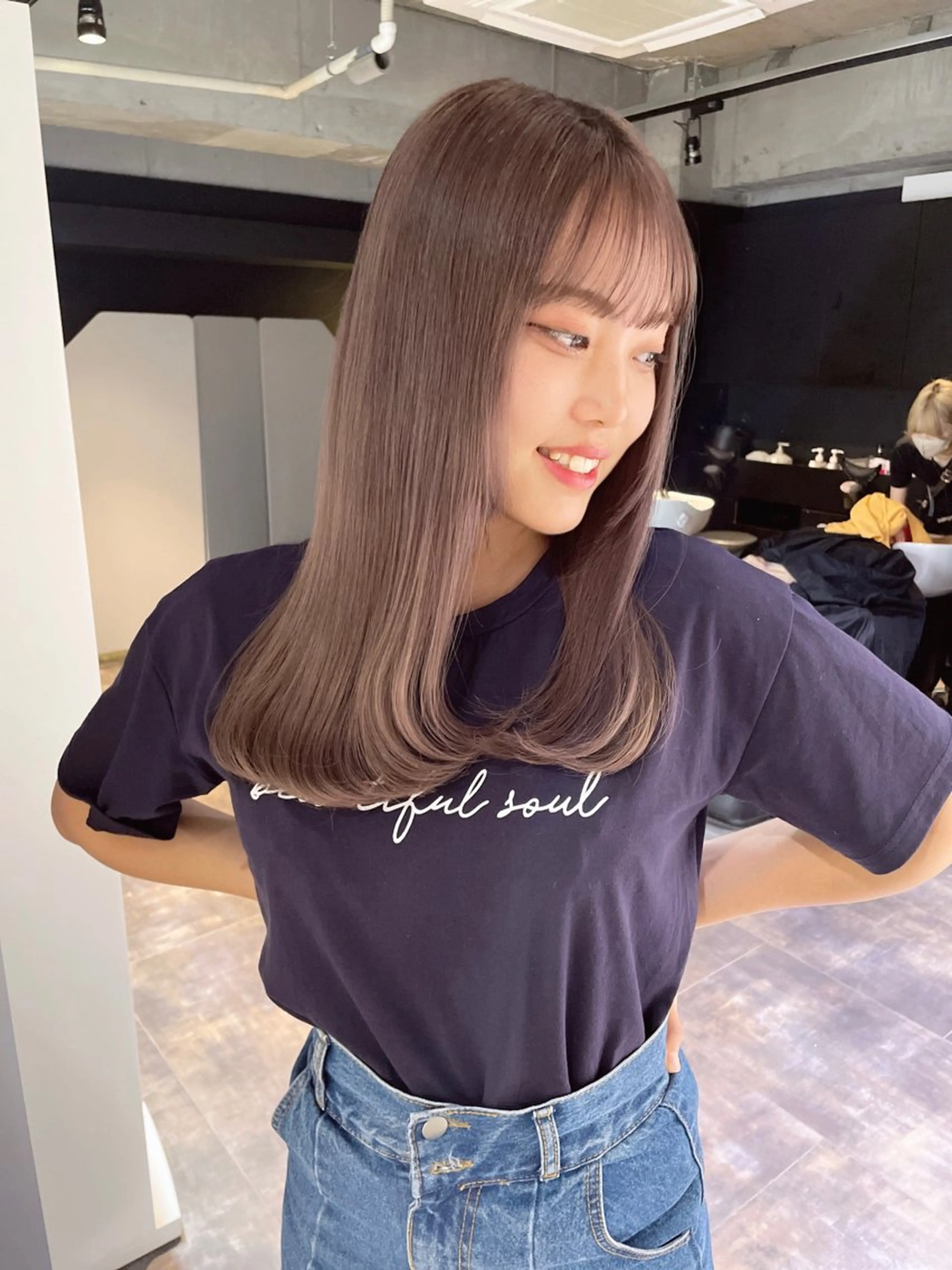 ミディアム カラー ベージュカラー ブリーチ 透明感カラー ミルクティーベージュ ヘアカラー 心斎橋/ブリーチ minamiのヘアスタイル