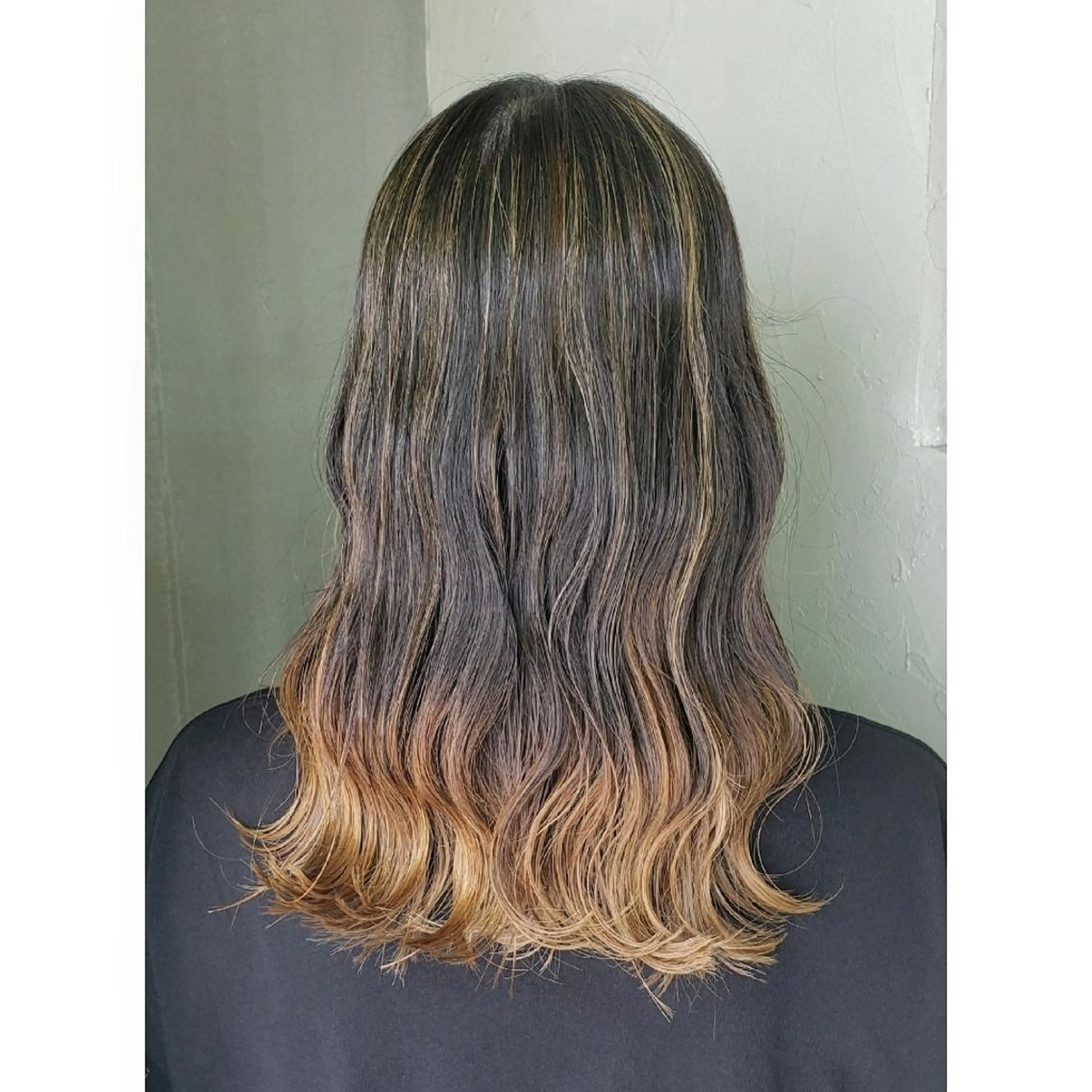 セミロング カラー ヘアアレンジ グラデーションカラー 髪質改善サロン🍃 AIRI のヘアスタイル