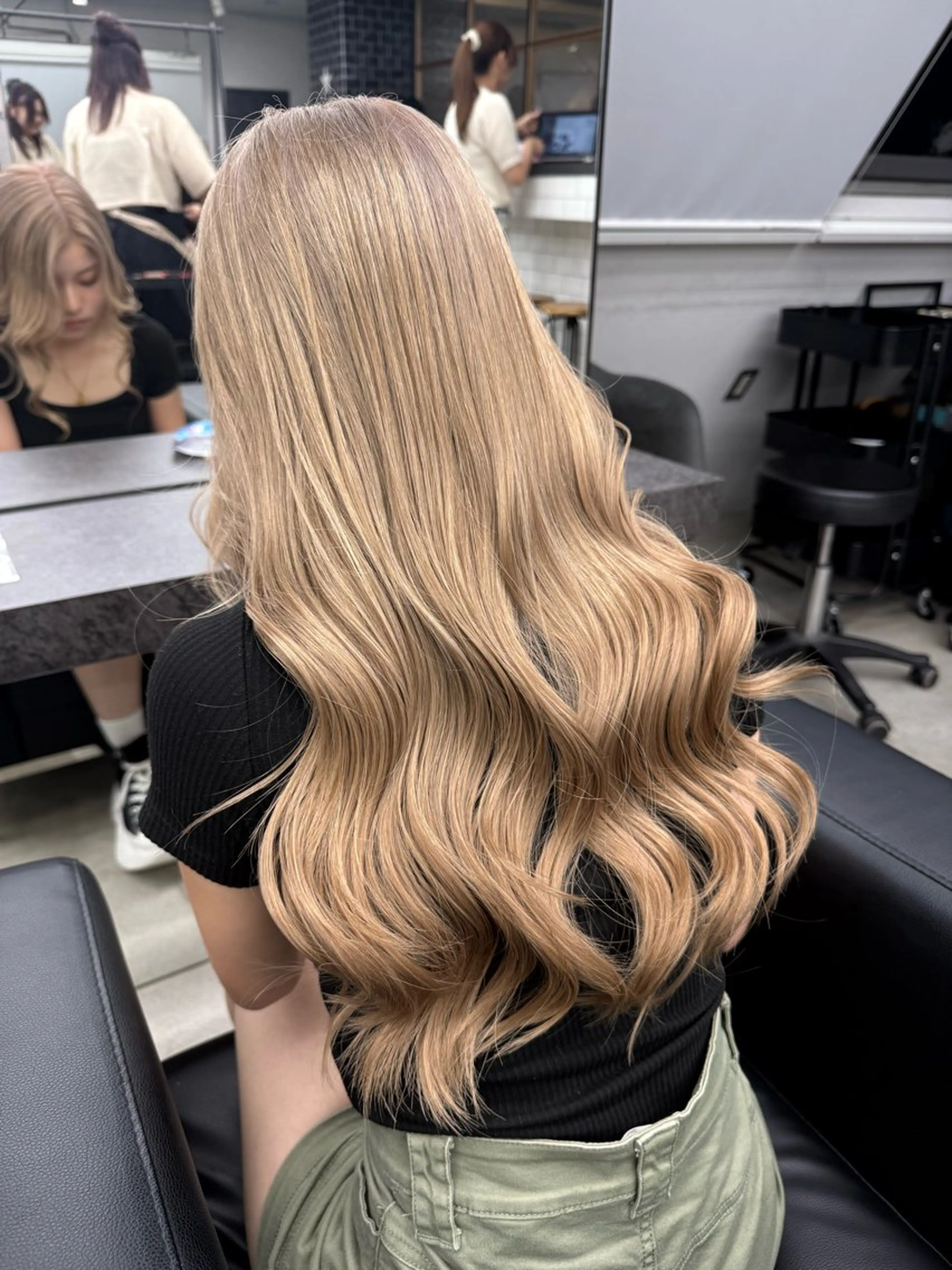 ロング カラー ベージュカラー ブリーチ ケアブリーチ 透明感カラー デザインカラー ヘアカラー 渋谷髪質改善/縮毛 矯正/かすが🪽🫧のヘアスタイル