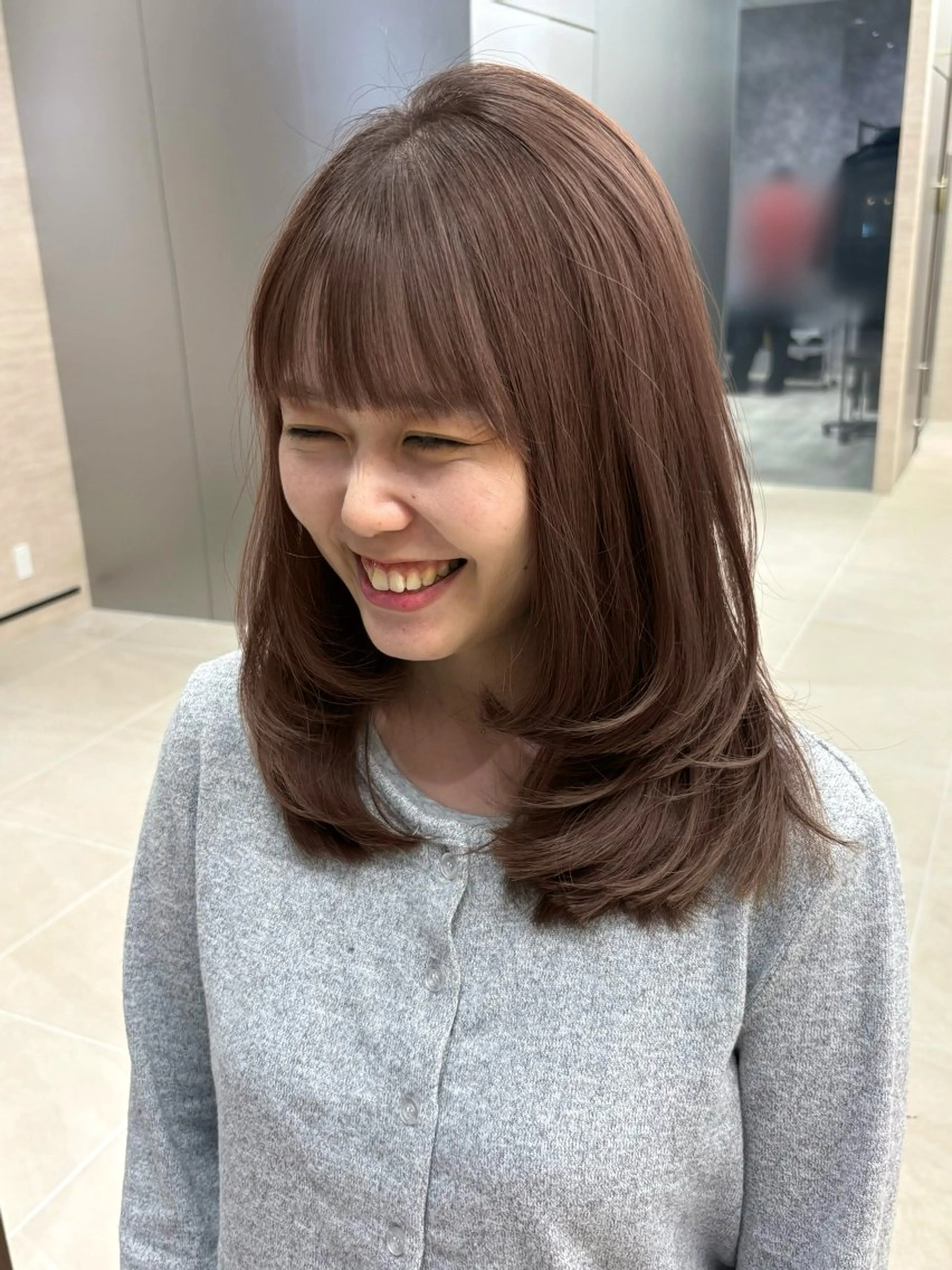 ミディアム カラー ベージュカラー 透明感カラー グレージュ レイヤーカット 小顔カット カット ヘアカラー 韓国/タッセルボブ /レイヤーボブのヘアスタイル