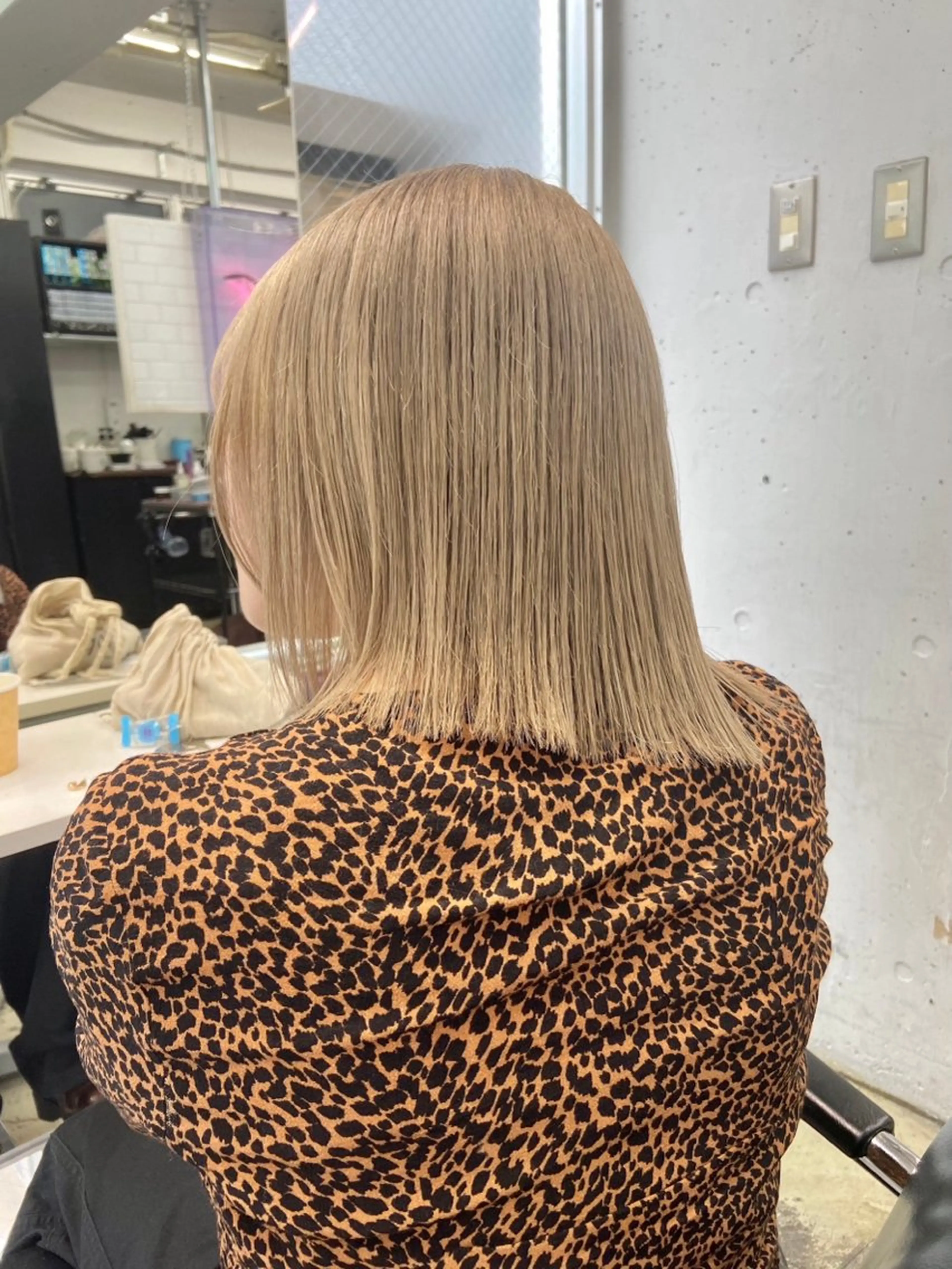 セミロング カラー ベージュカラー ハイトーンカラー ハイトーンベージュ 透明感/血色カラー/ 似合せレイヤー/ゆいのヘアスタイル