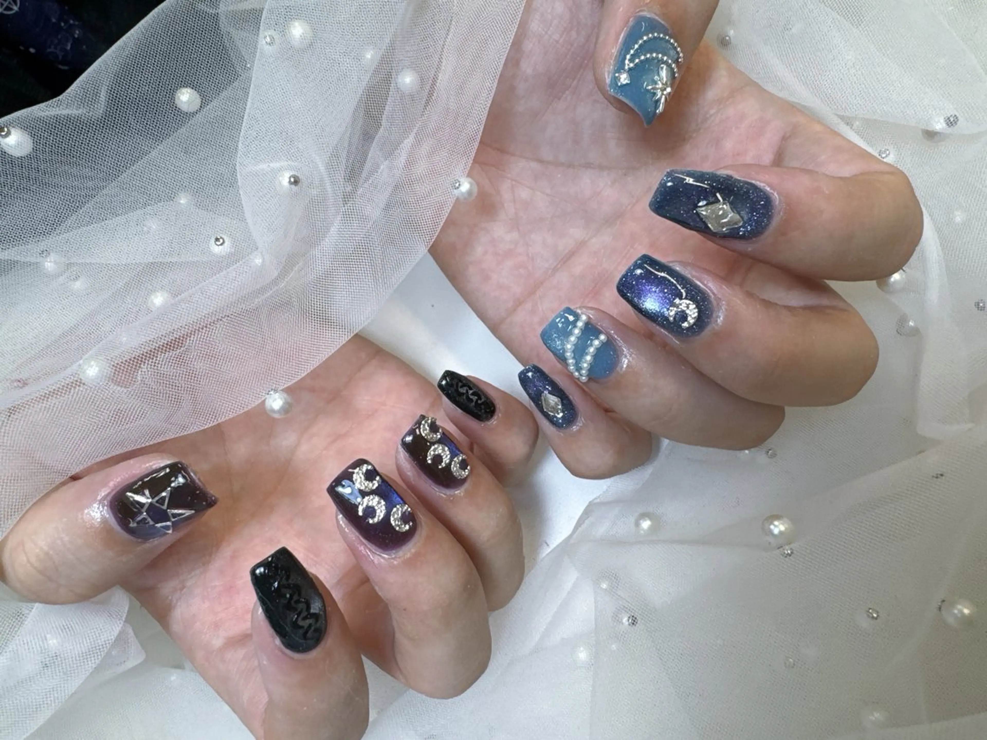 ネイル 成人式 フレンチネイル ジェルネイル キラキラネイル マグネットネイル ハンドネイル Queeens nailのネイルデザイン