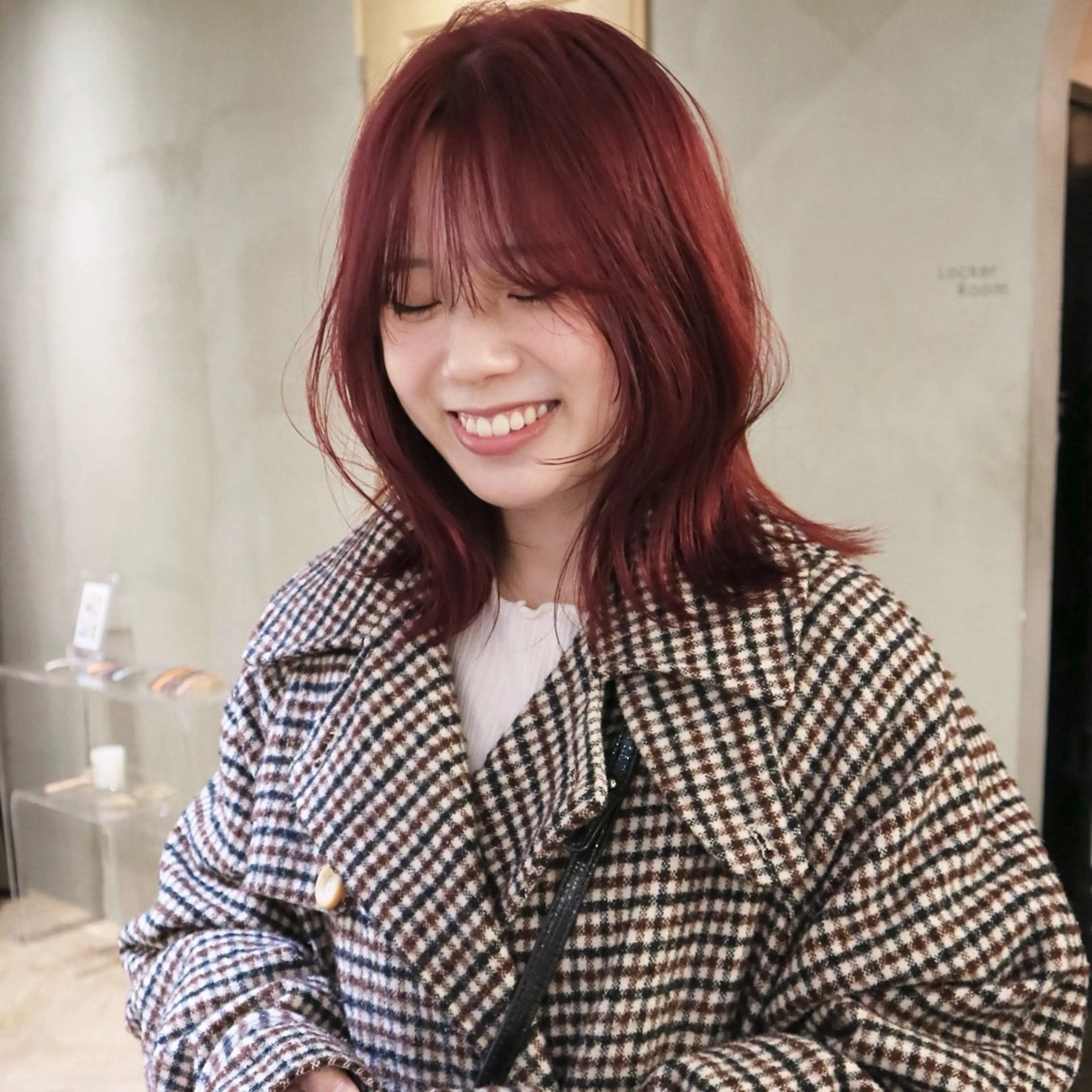 セミロング カラー ブリーチ ボルドーカラー レッドカラー 顔まわりレイヤー 顔周りカット カット ヘアカラー トリートメント レイヤーカット/栄/ 顔周り/キトウモエノのヘアスタイル