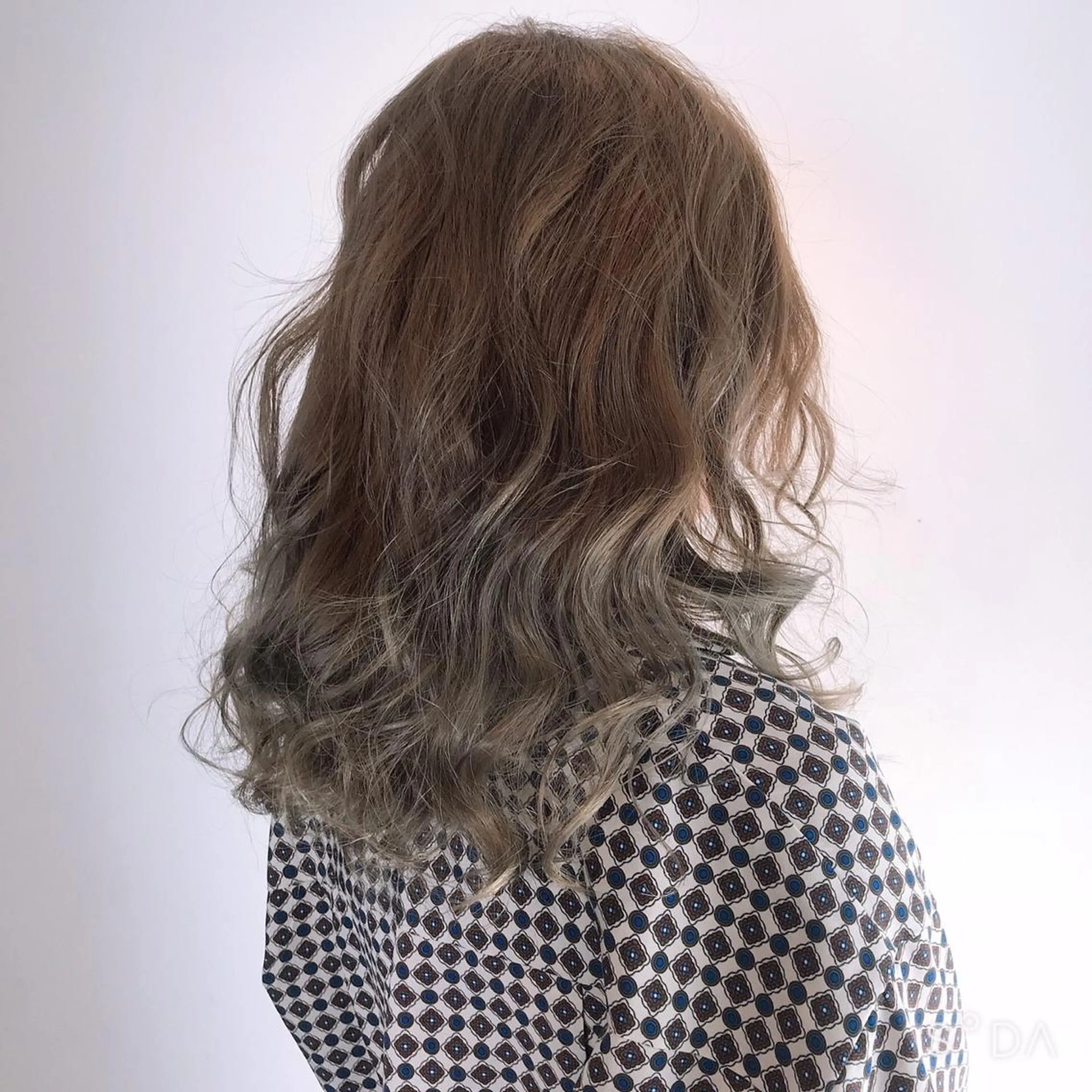 ミディアム カラー 野々村 裕菜のヘアスタイル