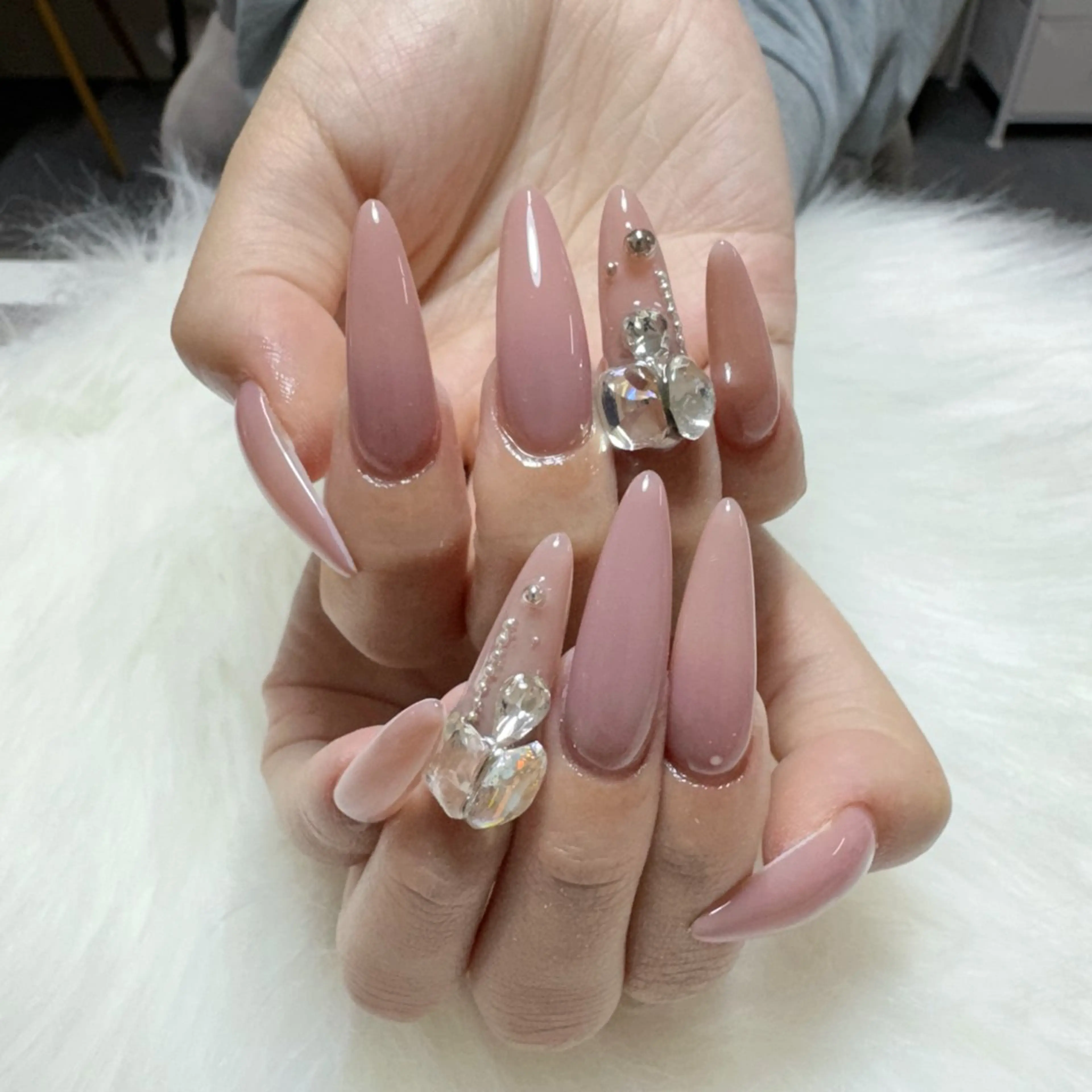 ネイル ハンドネイル 🎀nana🫧 ワンホンネイル🎀のネイルデザイン