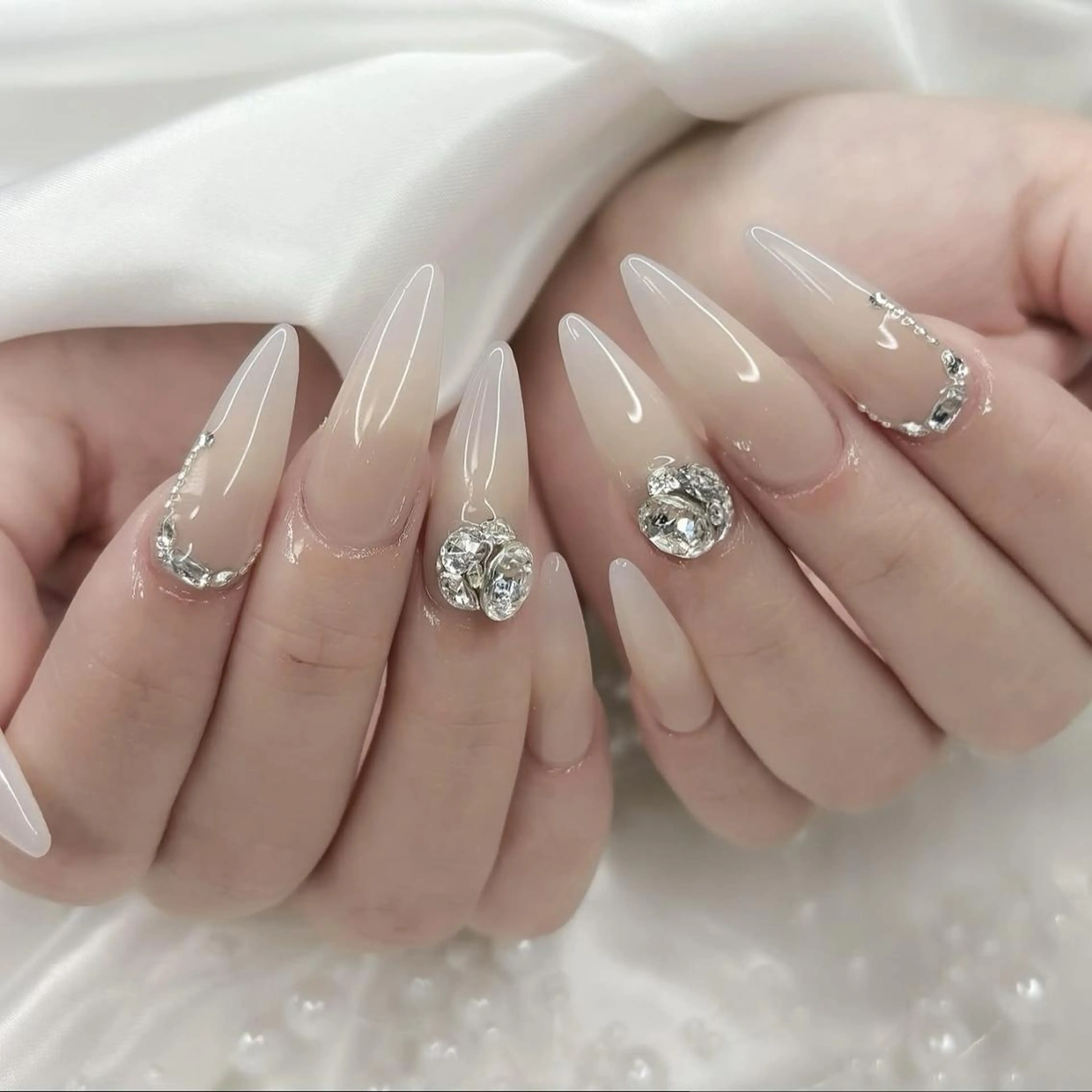 メンズ ネイル メンズ韓国風 アートネイル フレンチネイル ジェルネイル キラキラネイル ハンドネイル Bloom kabukiのネイルデザイン