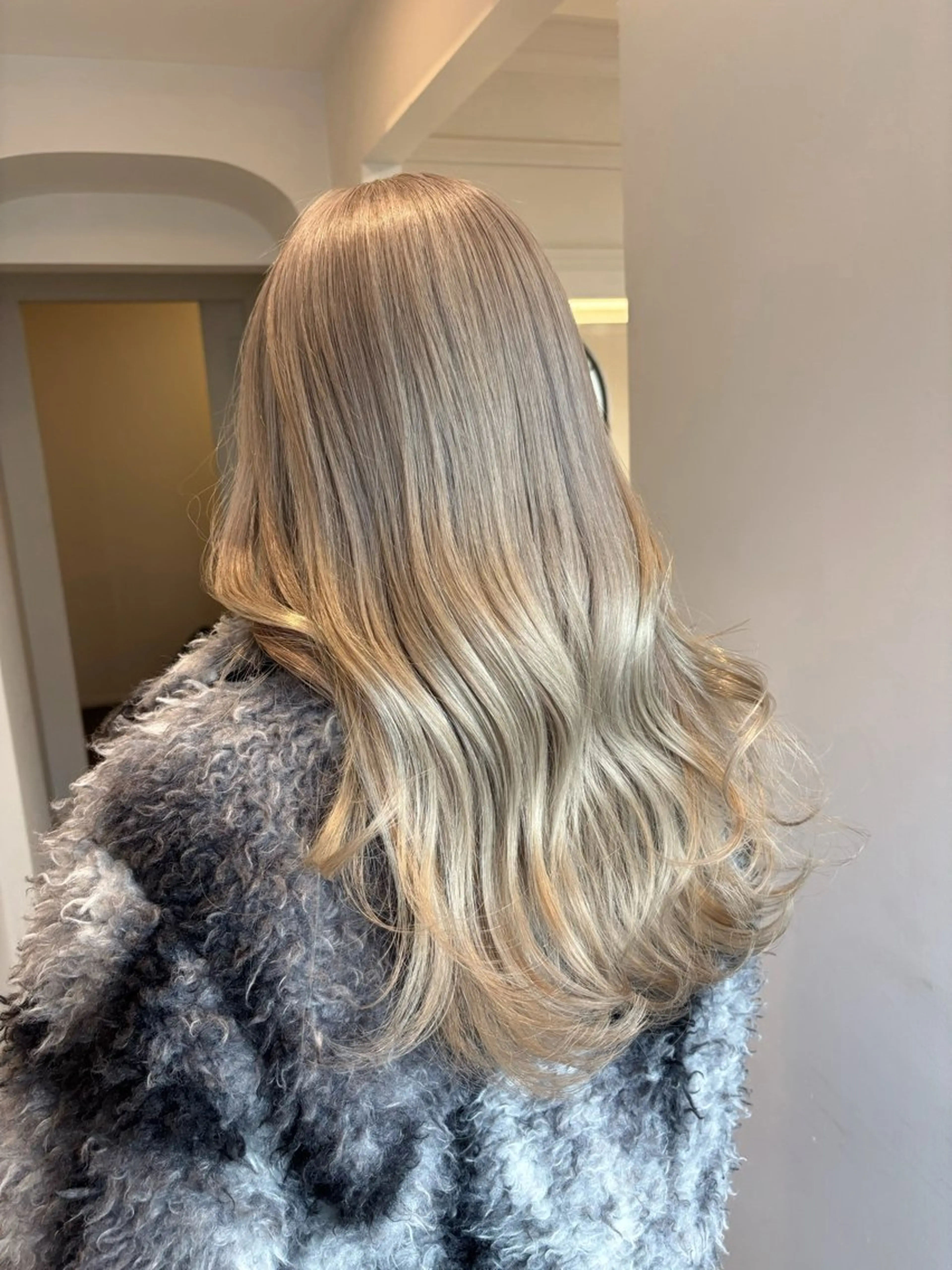 セミロング カラー ヘアカラー トリートメント 似合わせhair🎀 Manaのヘアスタイル