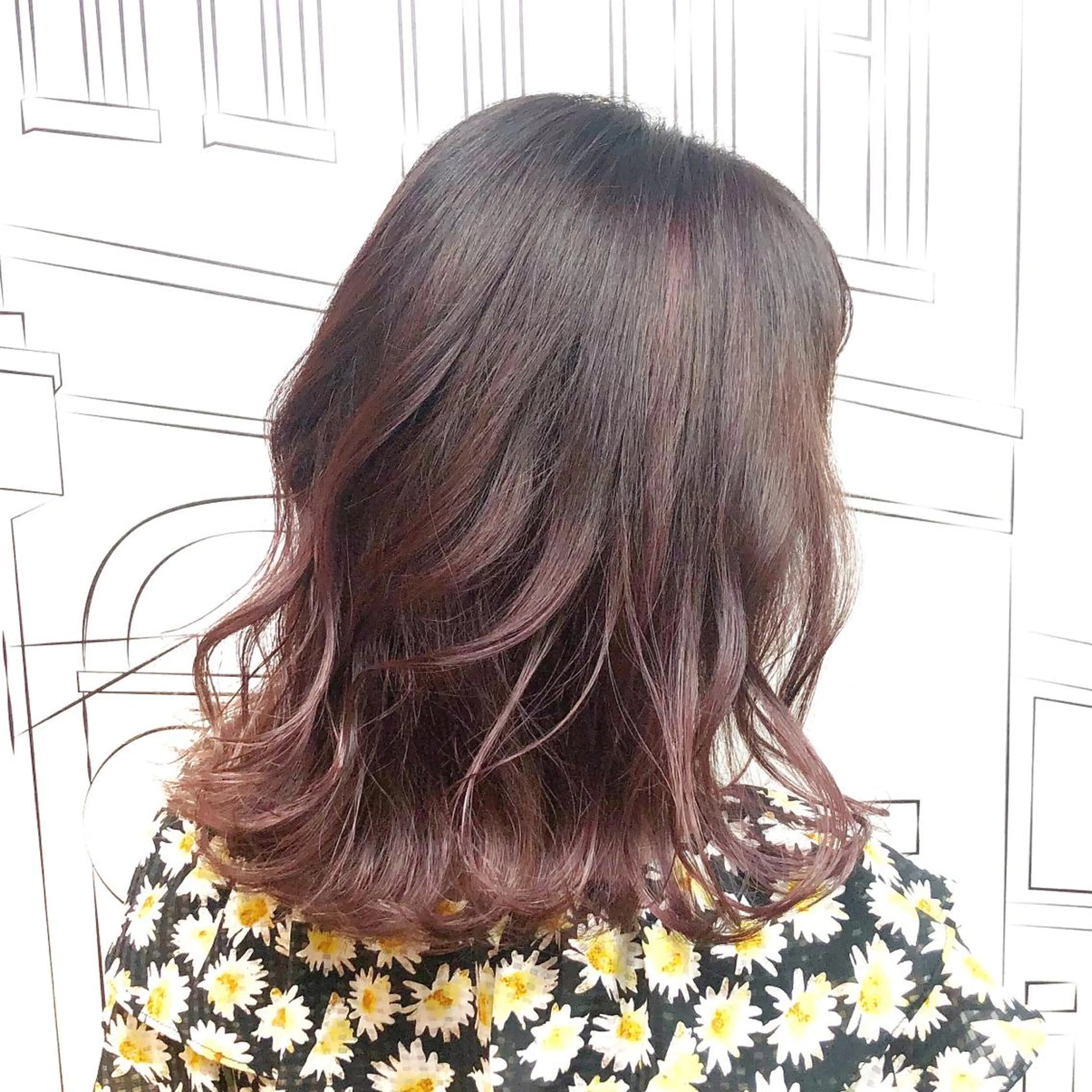 ミディアム カラー バレイヤージュ レイヤーカット TOMOKA 艶髪/透明感カラーのヘアスタイル