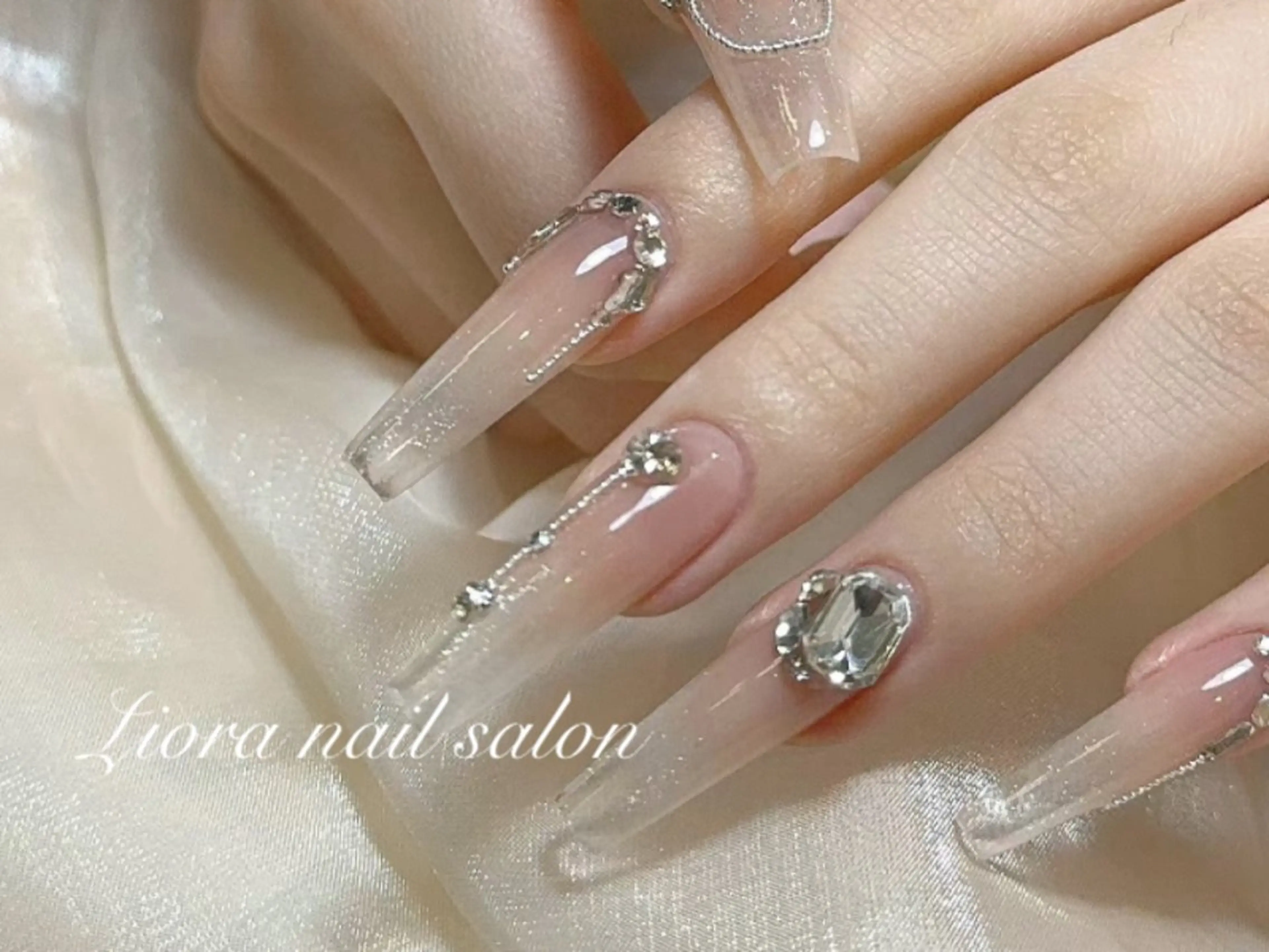 ネイル フレンチネイル ジェルネイル ガーリー グラデーション キラキラネイル ハンドネイル Liora nail スカルプ専門店のネイルデザイン