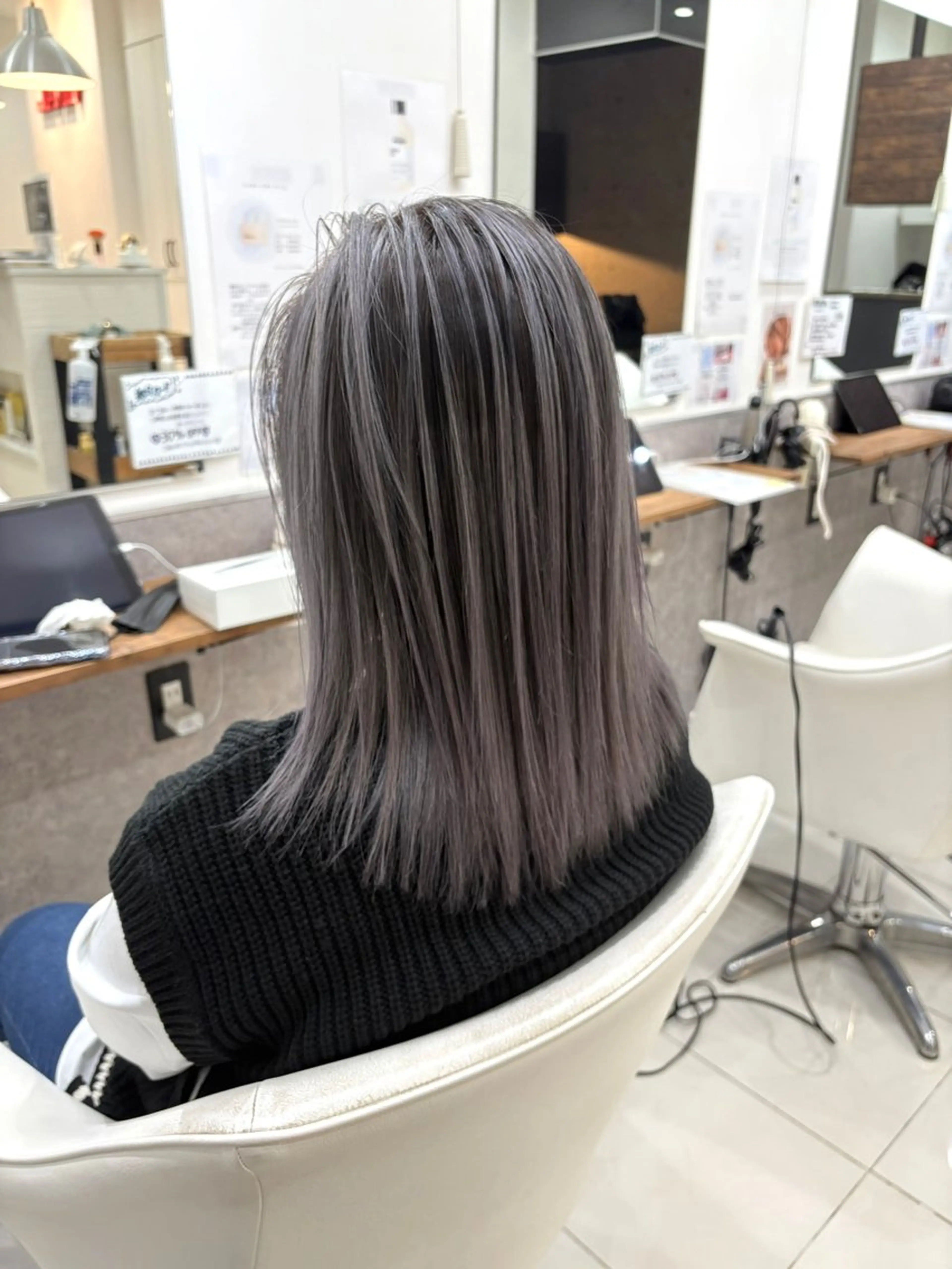 セミロング カラー バレイヤージュ レイヤーカット ヘアカラー トリートメント VIRAL ヴァイラルのヘアスタイル