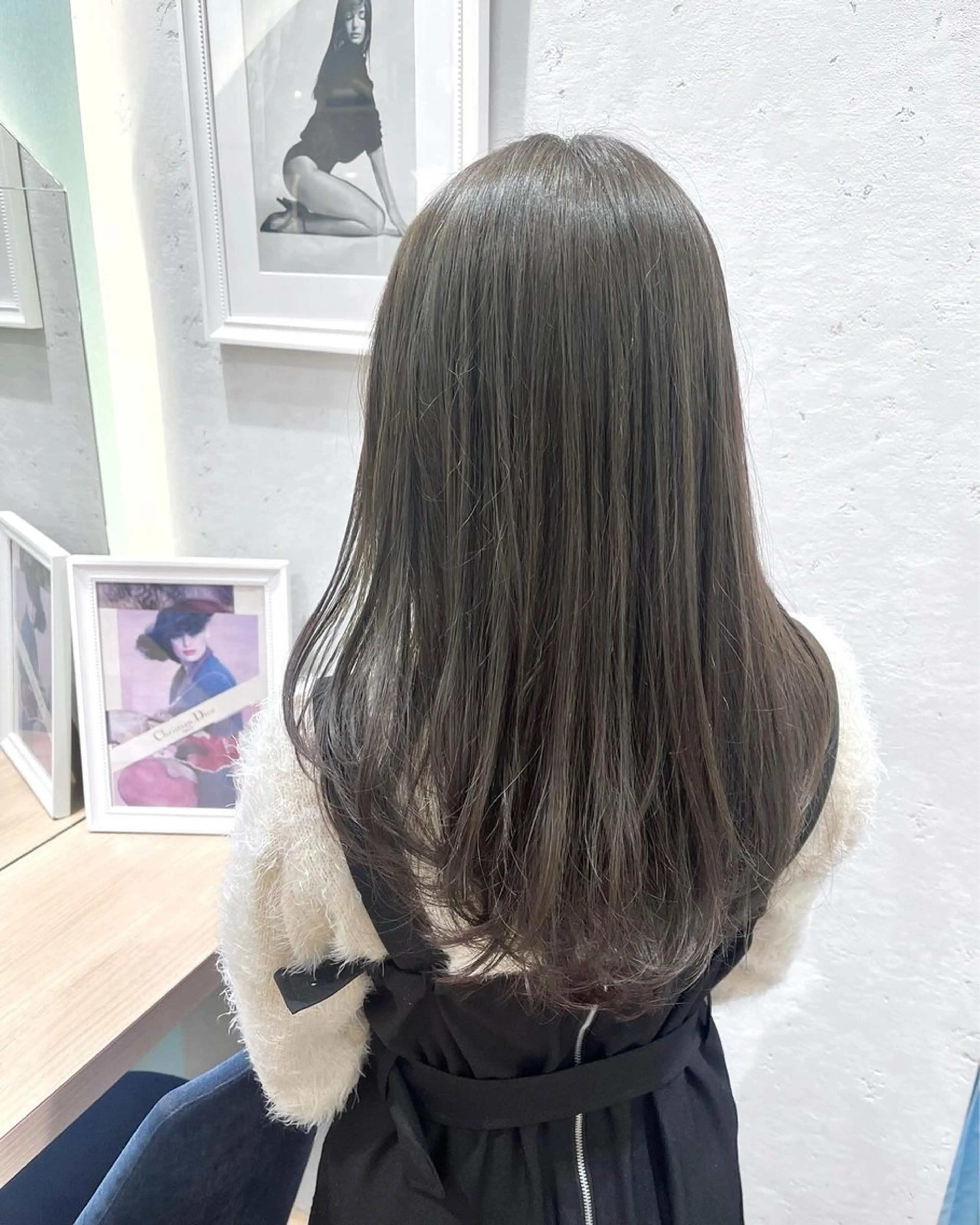ロング カラー ブリーチ ダブルカラー グレージュ ブリーチなしカラー ヘアカラー 透明感カラー│ レイヤーヘア中居美樹のヘアスタイル