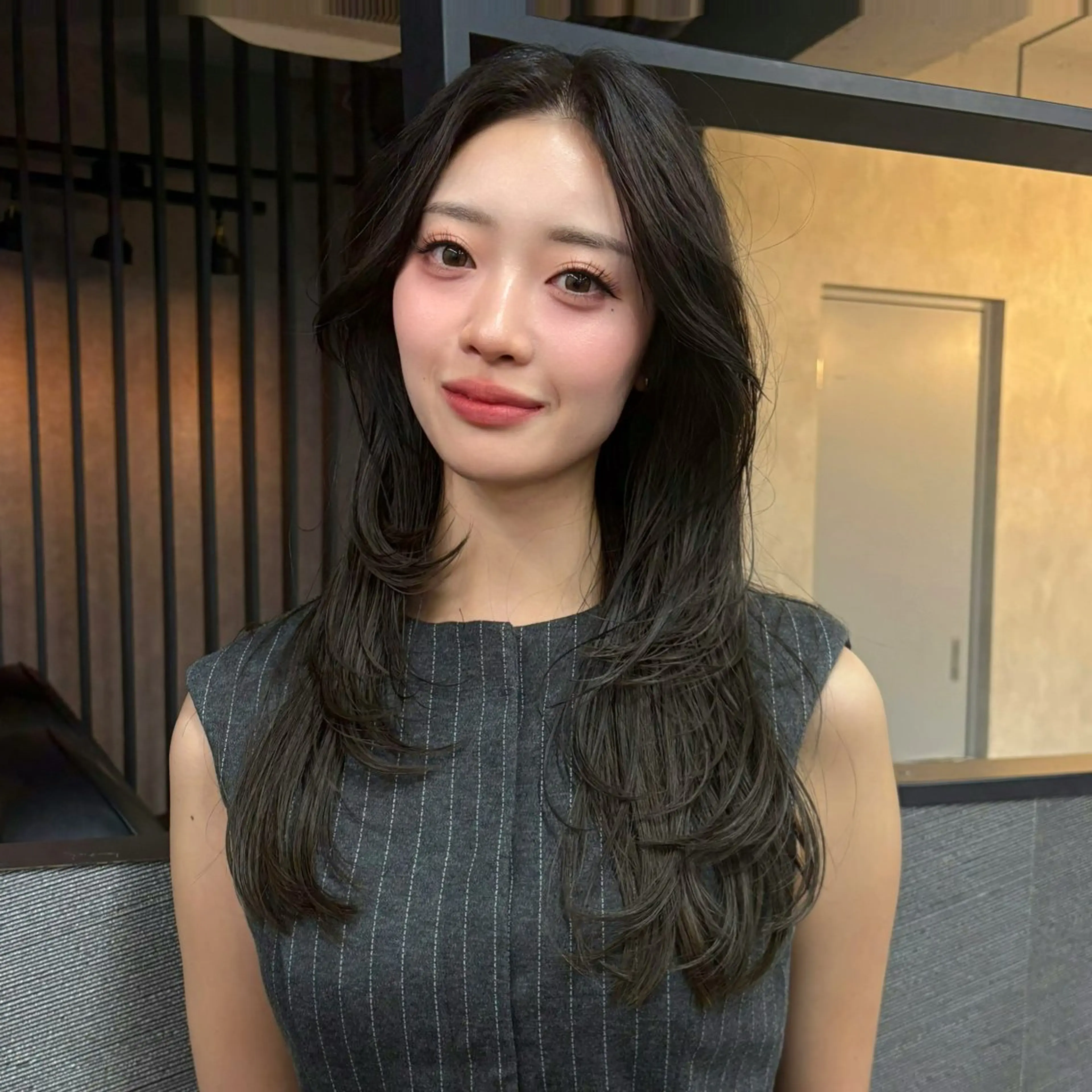 ロング カラー 透明感カラー 韓国風ヘア レイヤーカット ロング 縮毛矯正 神戸レイヤーカット 顔周り／骨格診断のヘアスタイル