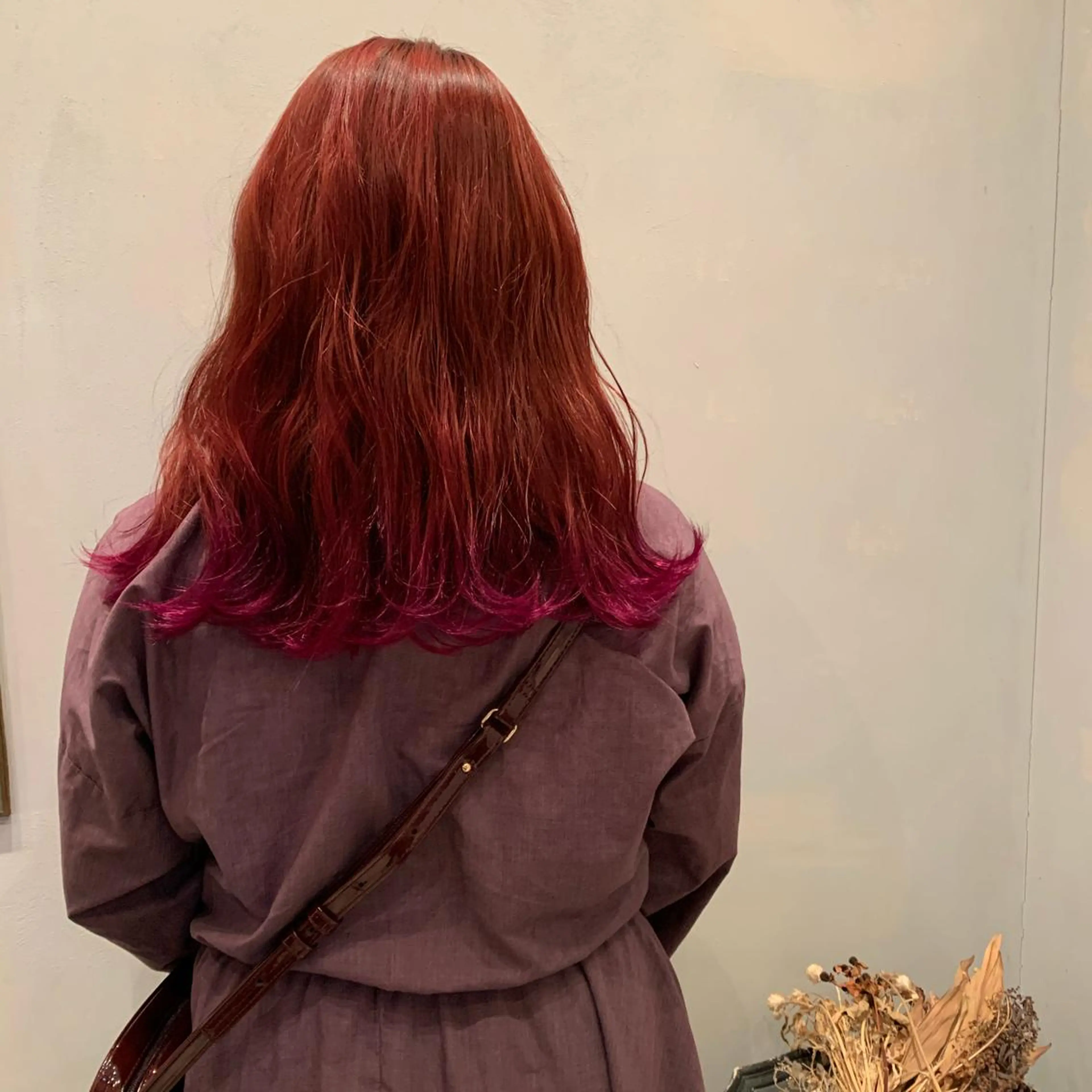 ロング SAKINO. ベージュカラーのヘアスタイル