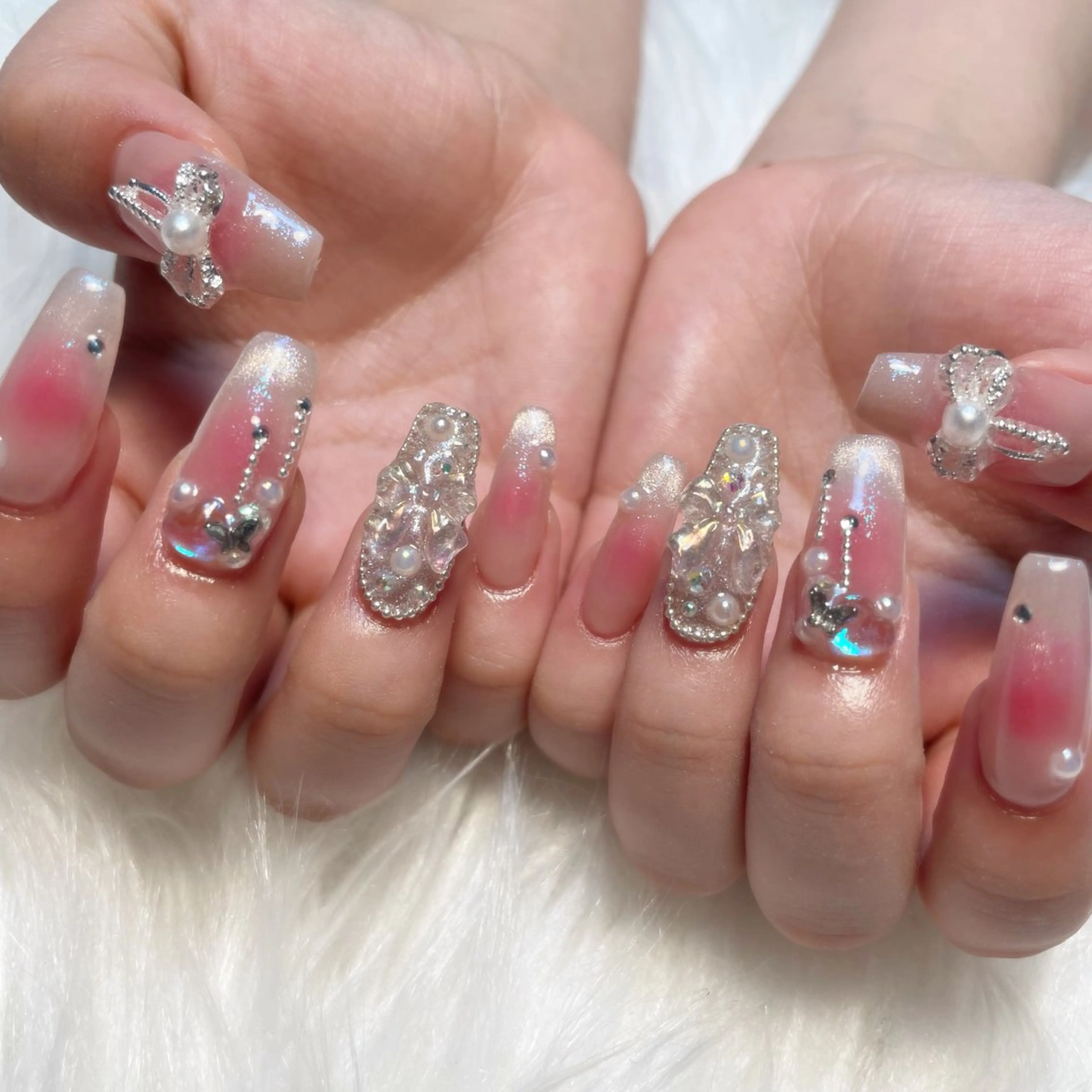 ネイル ハンドネイル ゴテゴテ💙ワンホン リオナのネイルデザイン