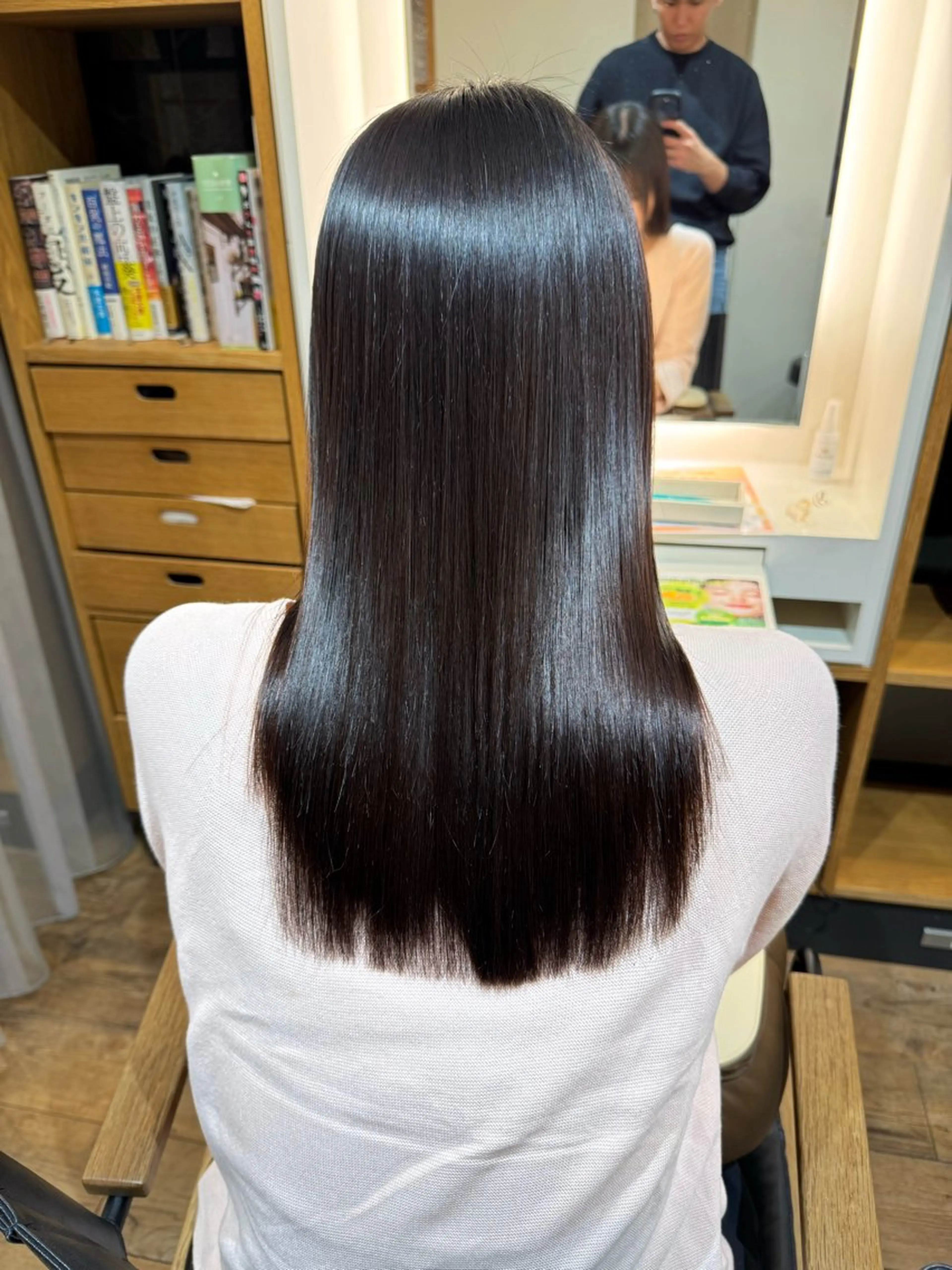 セミロング ヘアカラー トリートメント afloatkobe所属・美髪/髪質改善 川口凌弥のヘアスタイル