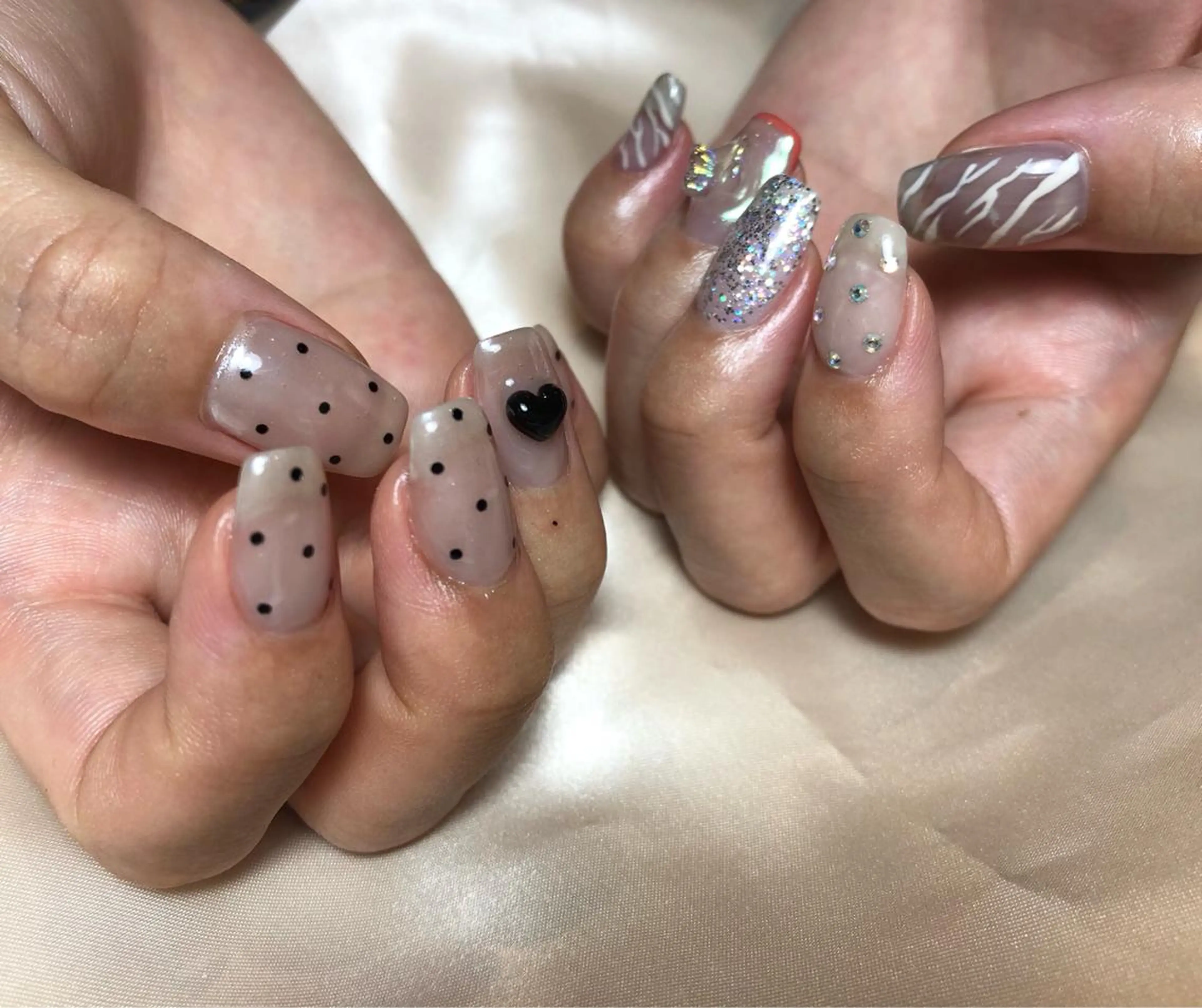 ネイル オーロラネイル キラキラネイル パラあり！フィルイン 美フォルムのネイルデザイン