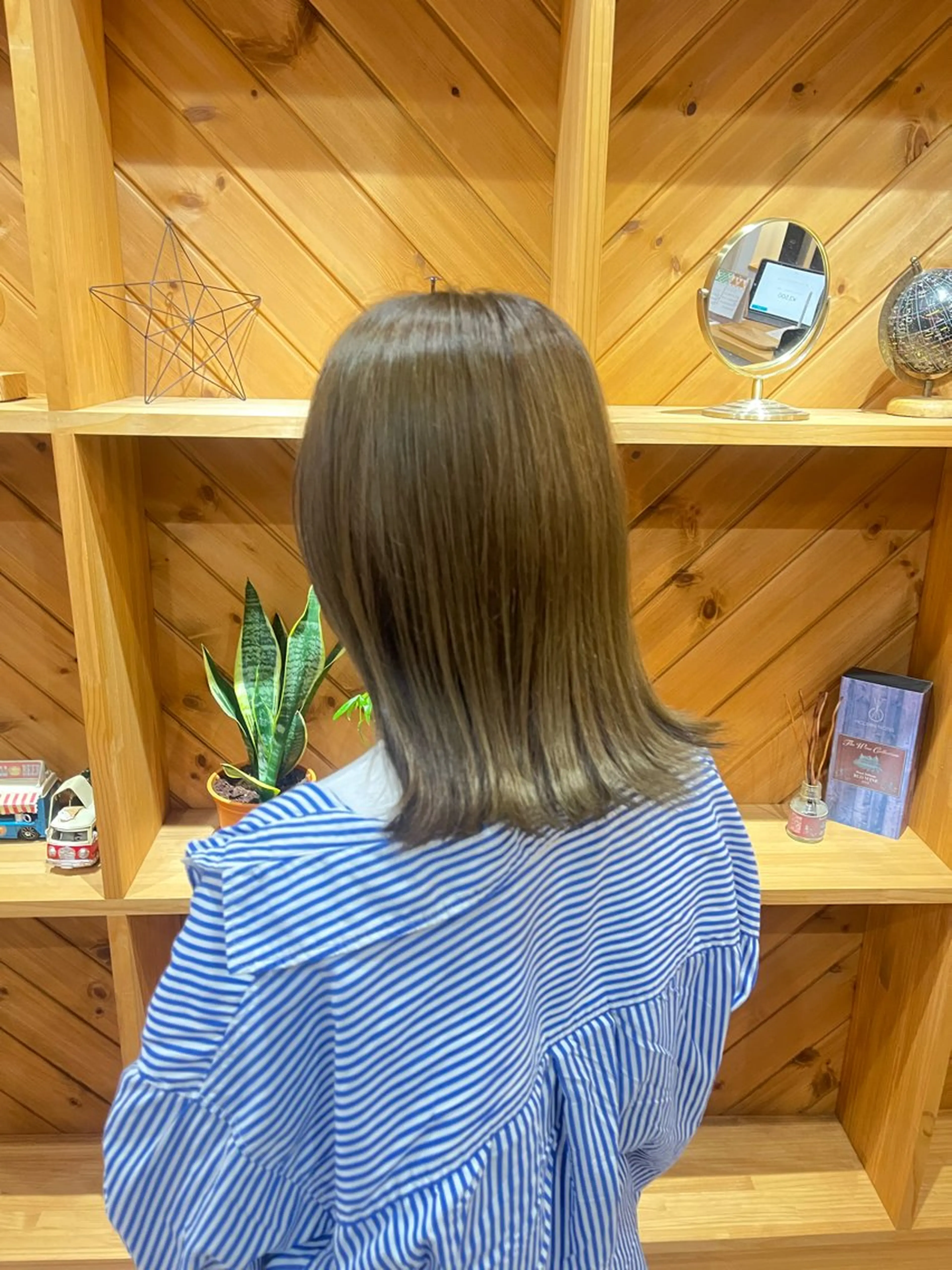 カラー 岩田 樹美のヘアスタイル