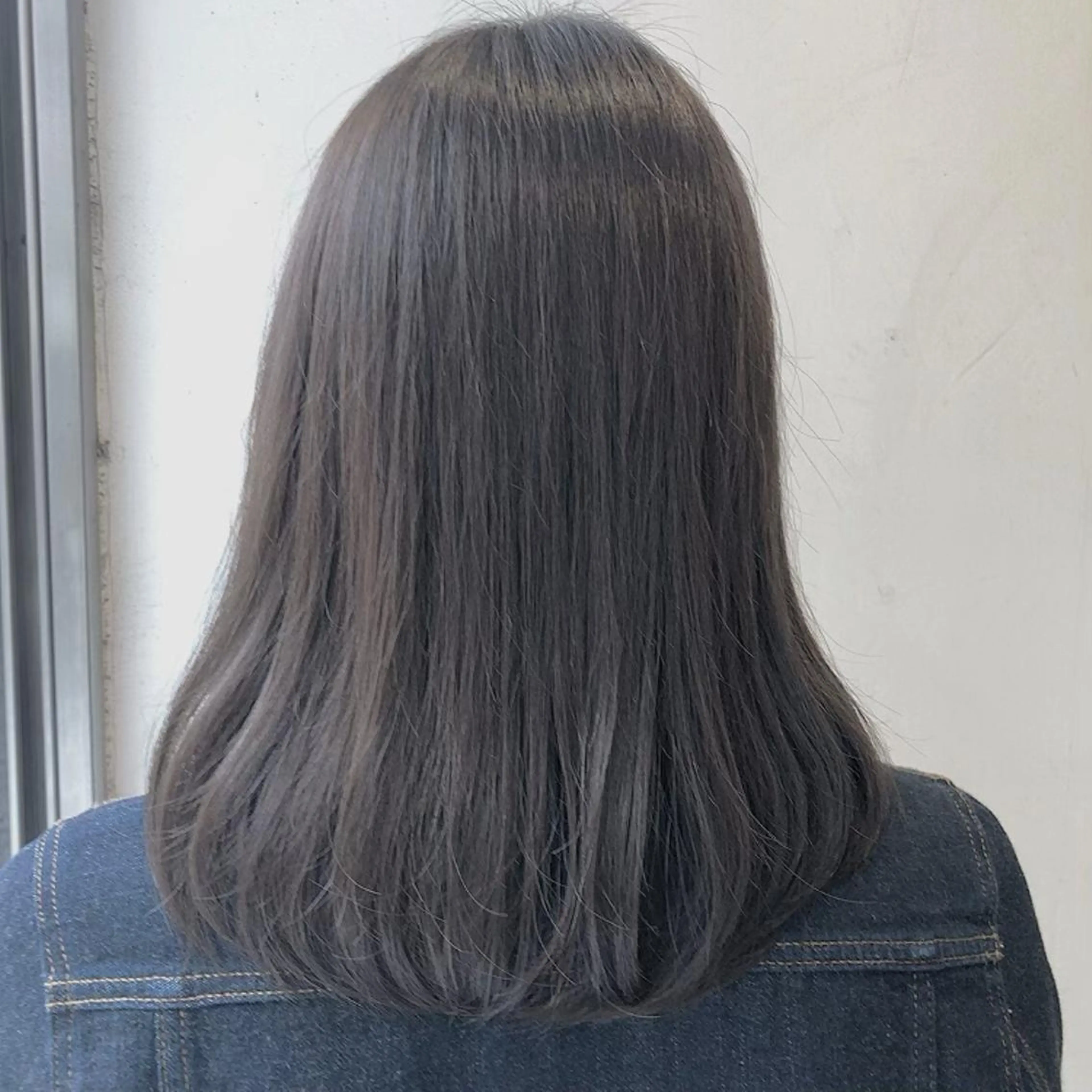 ミディアム カラー ブリーチ グレージュ ミルクティーグレージュ ブリーチなしカラー 💚 nao💚のヘアスタイル