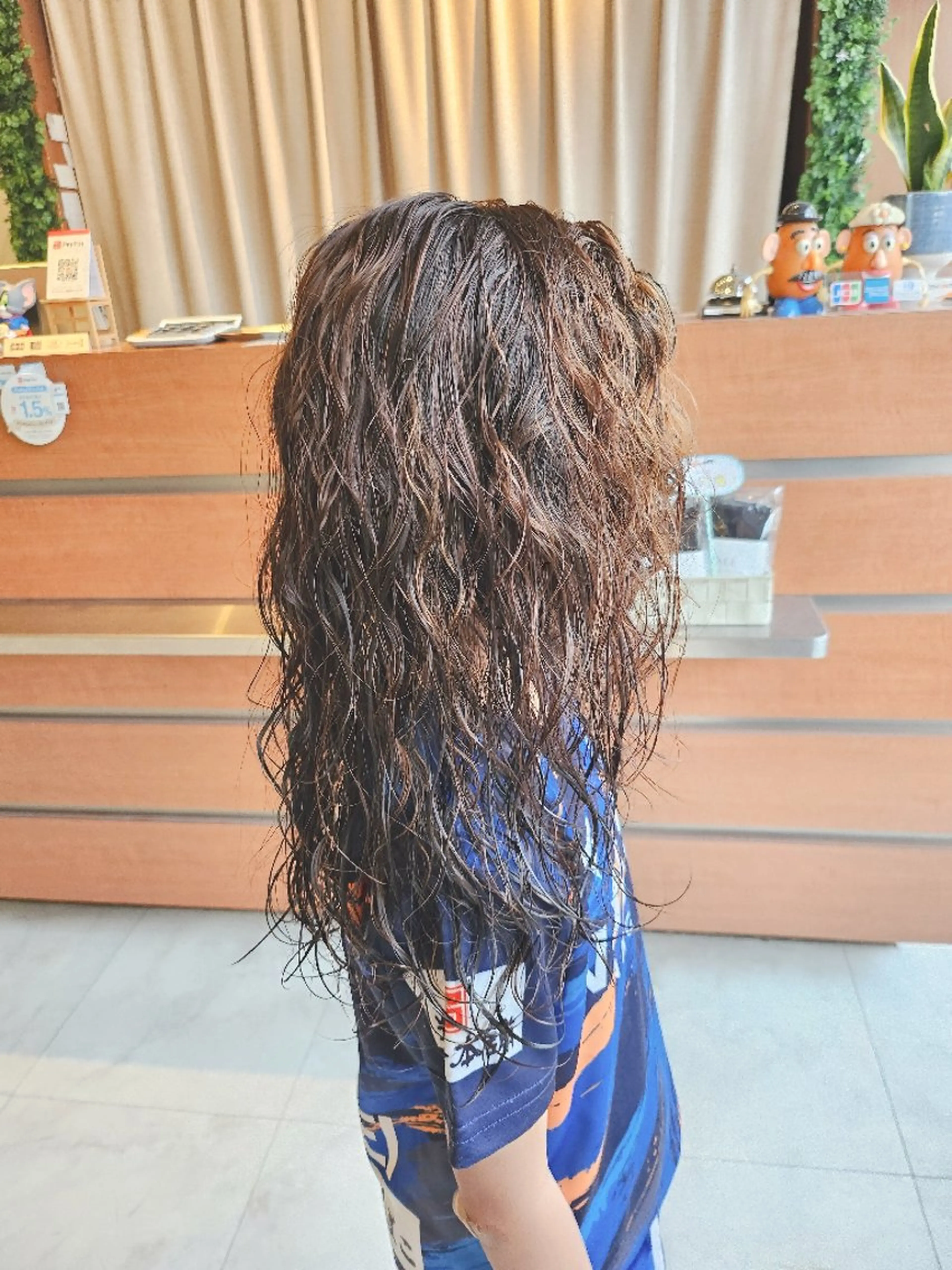 セミロング メンズ メンズパーマ セミロングパーマ カット パーマ 岡田 奈々のヘアスタイル
