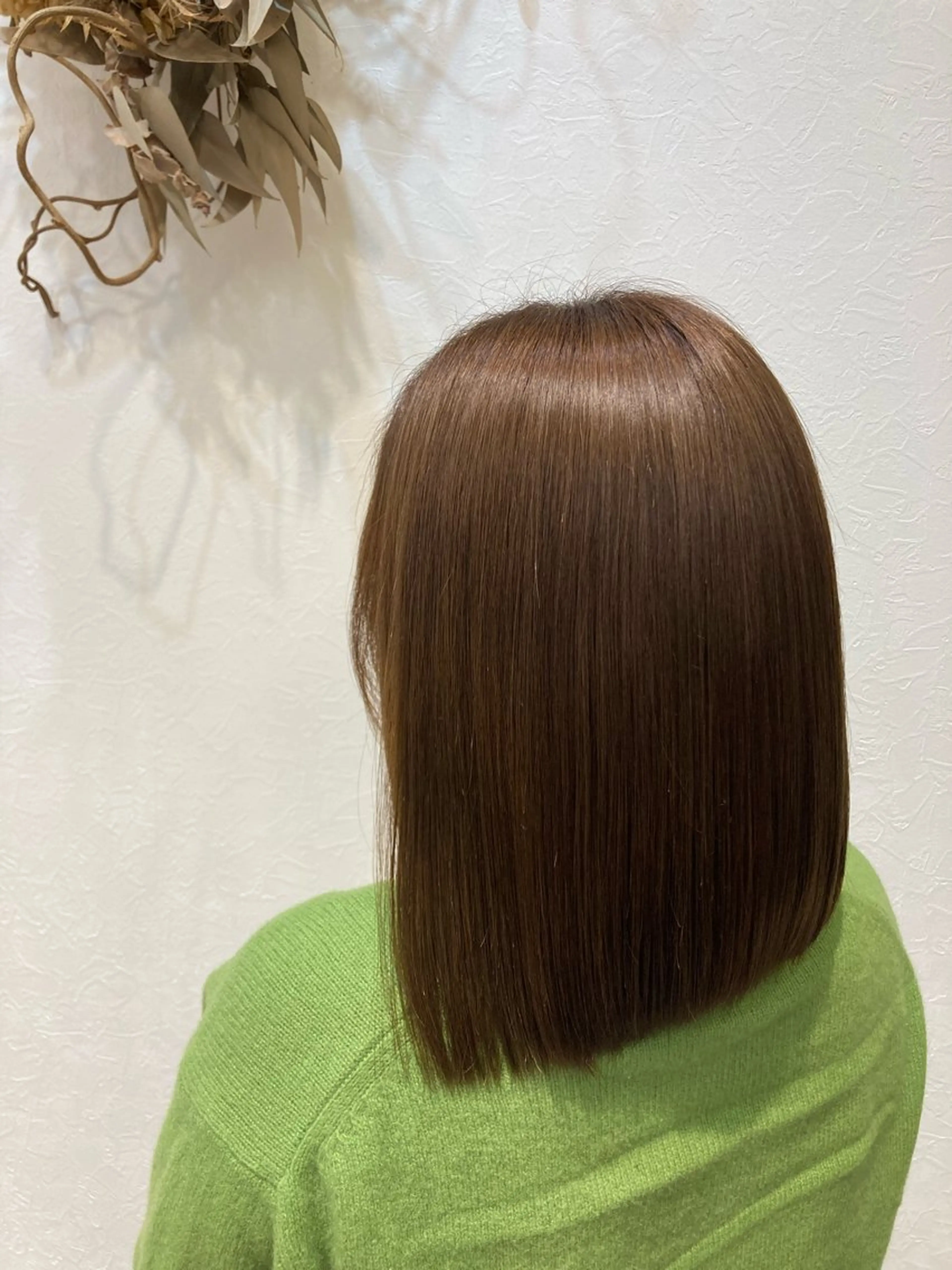 カラー ベージュカラー ブリーチ ミルクティーベージュ ブリーチなしカラー Jura／ レイヤーカットのヘアスタイル