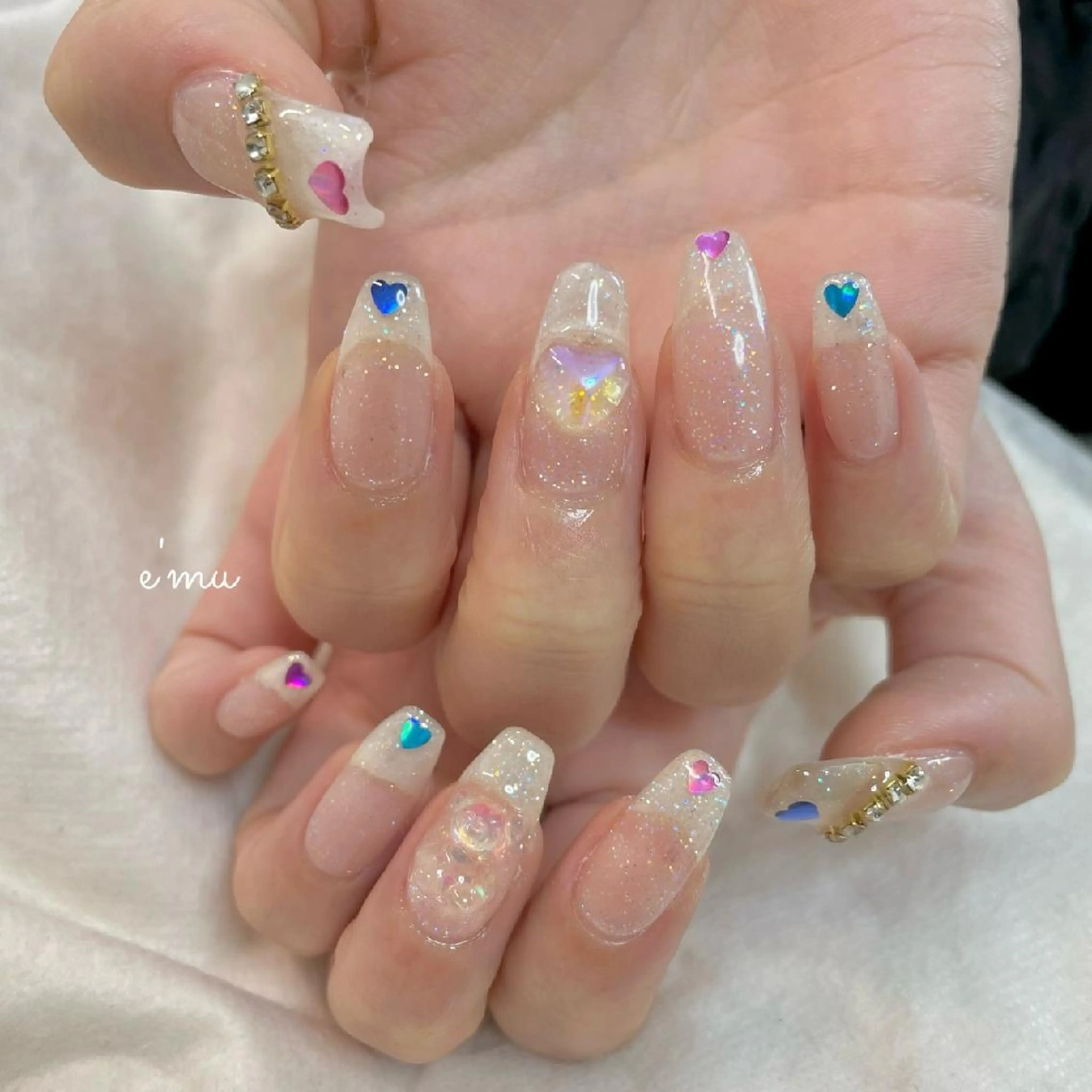 ネイル ハート キラキラネイル 韓国ネイル nail salon e'mu💐のネイルデザイン
