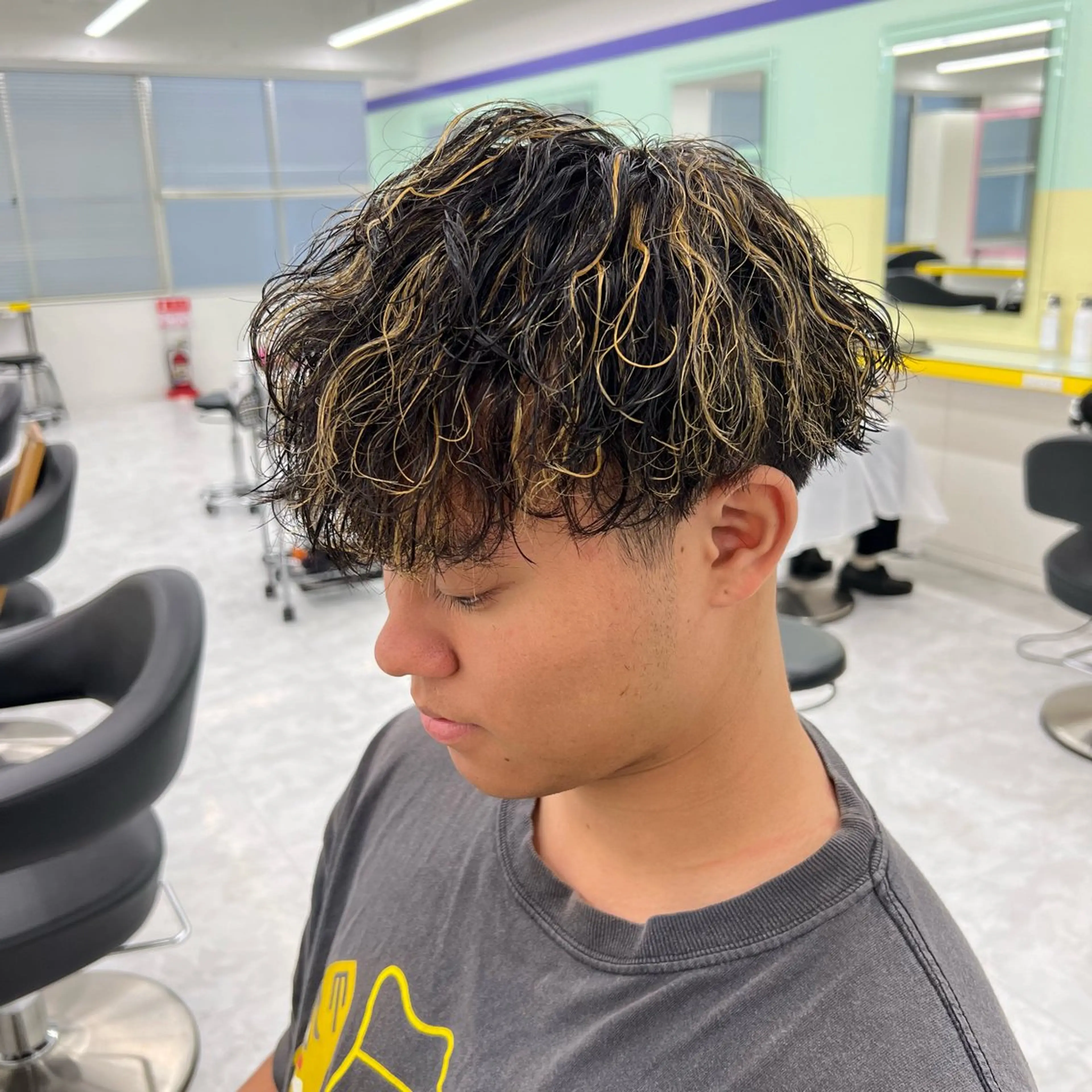 ショート パーマ メンズ *モデル募集🤍横浜 透明感カラー🫧のヘアスタイル