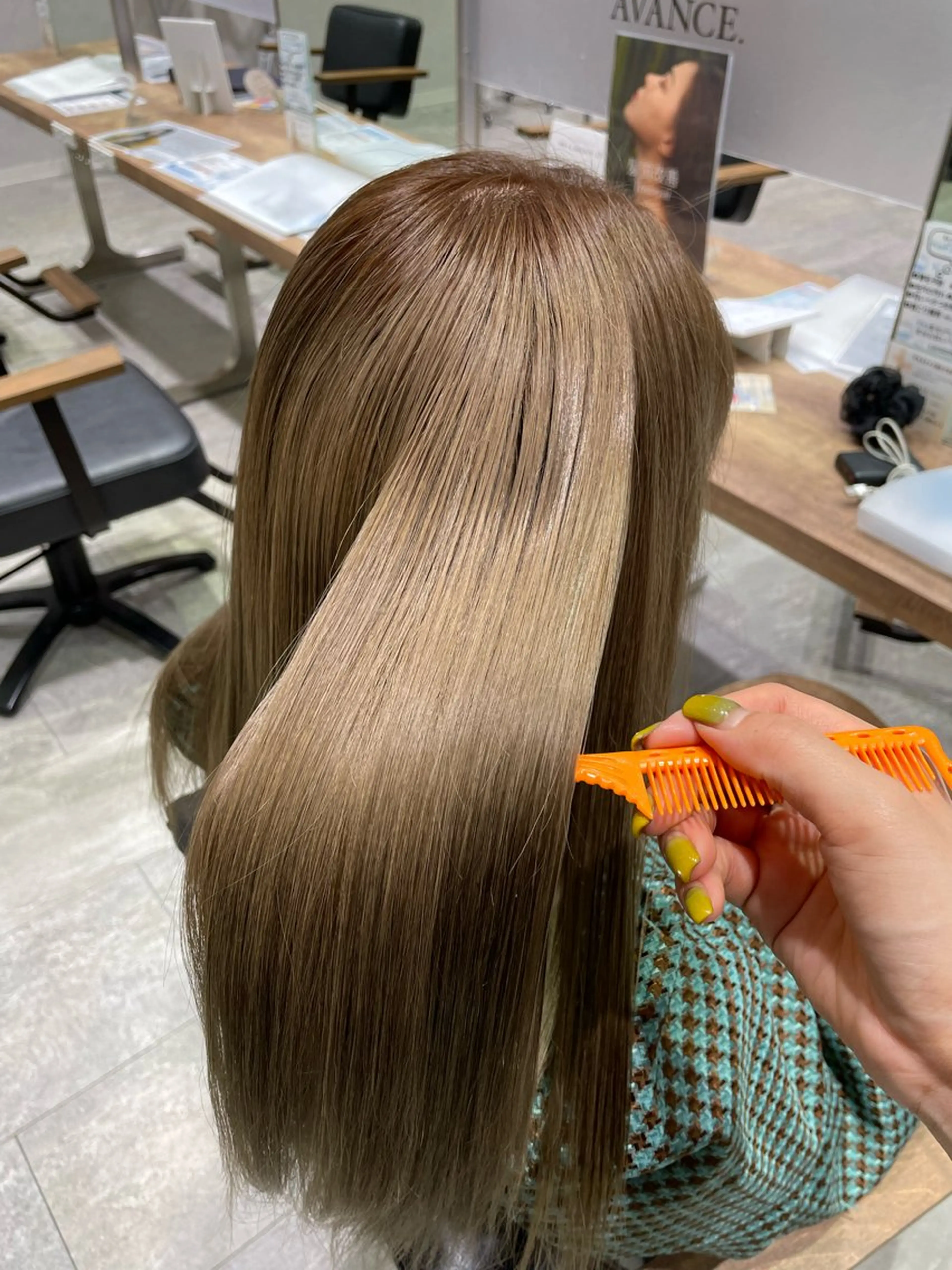 ロング カラー ベージュカラー ミルクティーベージュ カット ヘアカラー 石垣 凜のヘアスタイル