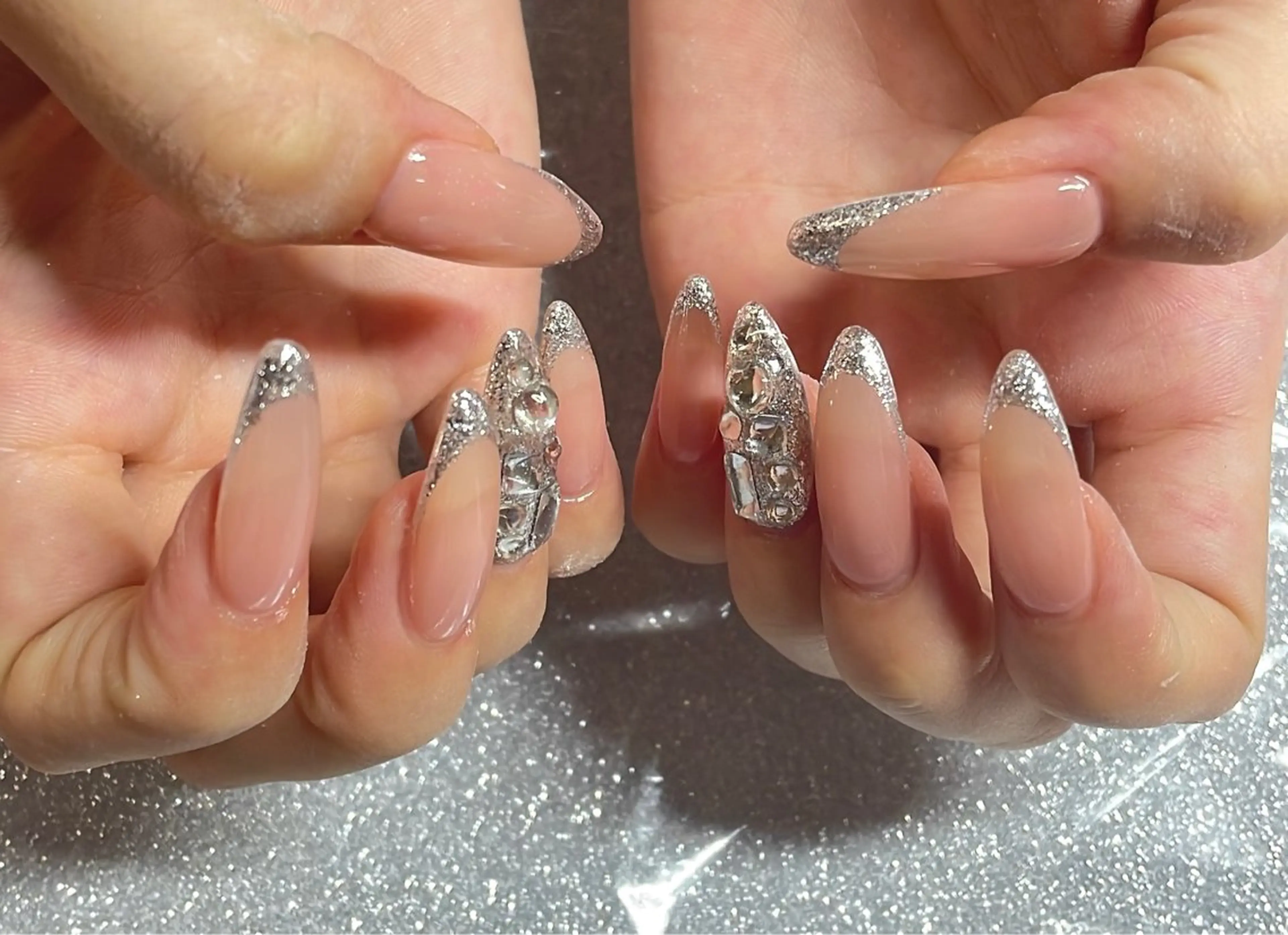 ネイル ハンドネイル VIERU 🌈🎀💖のネイルデザイン