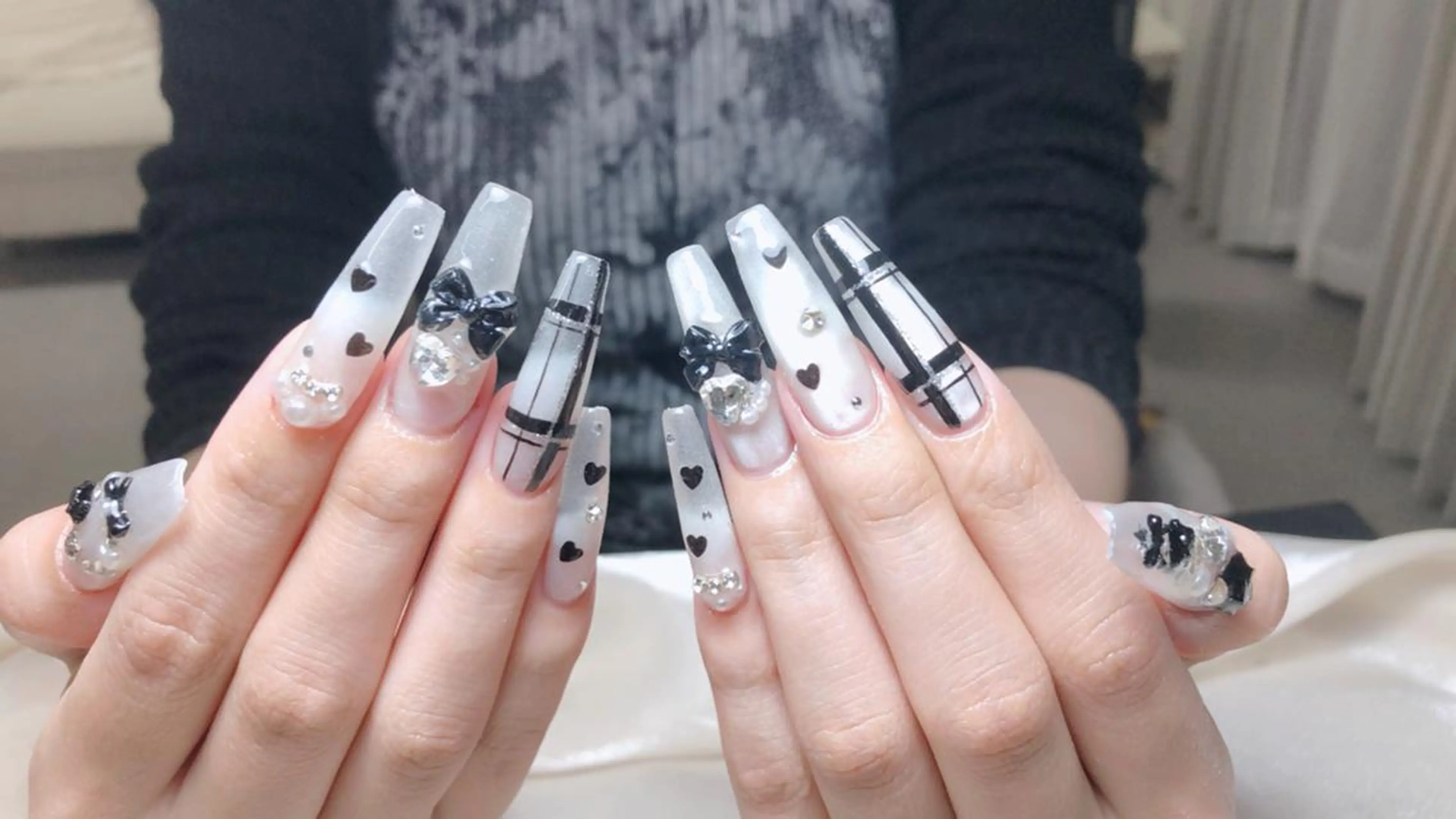 ネイル ハンドネイル LR.ONE ヨウのネイルデザイン