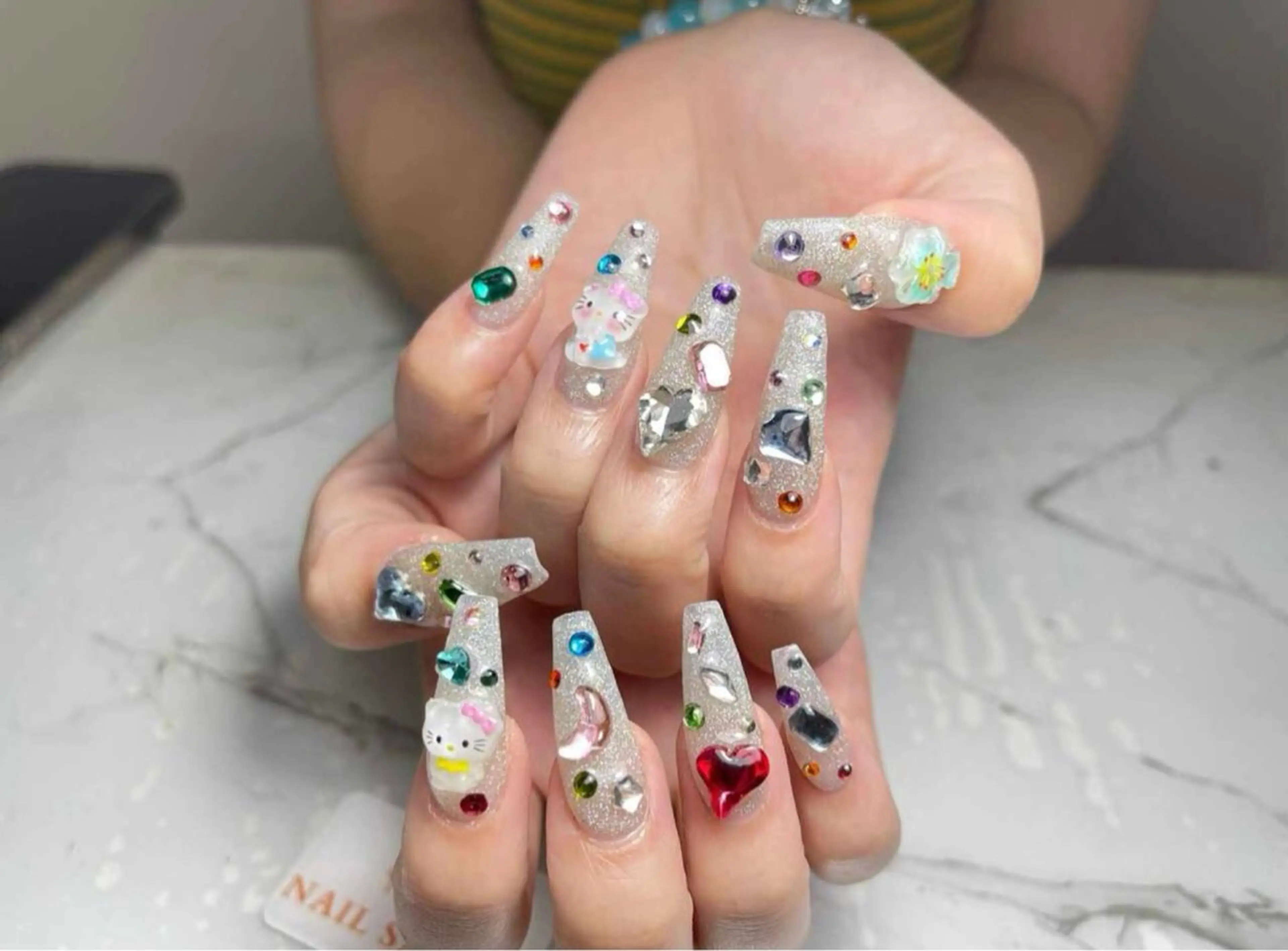 ネイル アートネイル ジェルネイル キラキラネイル 韓国ネイル スカルプネイル 清水 ユナのネイルデザイン