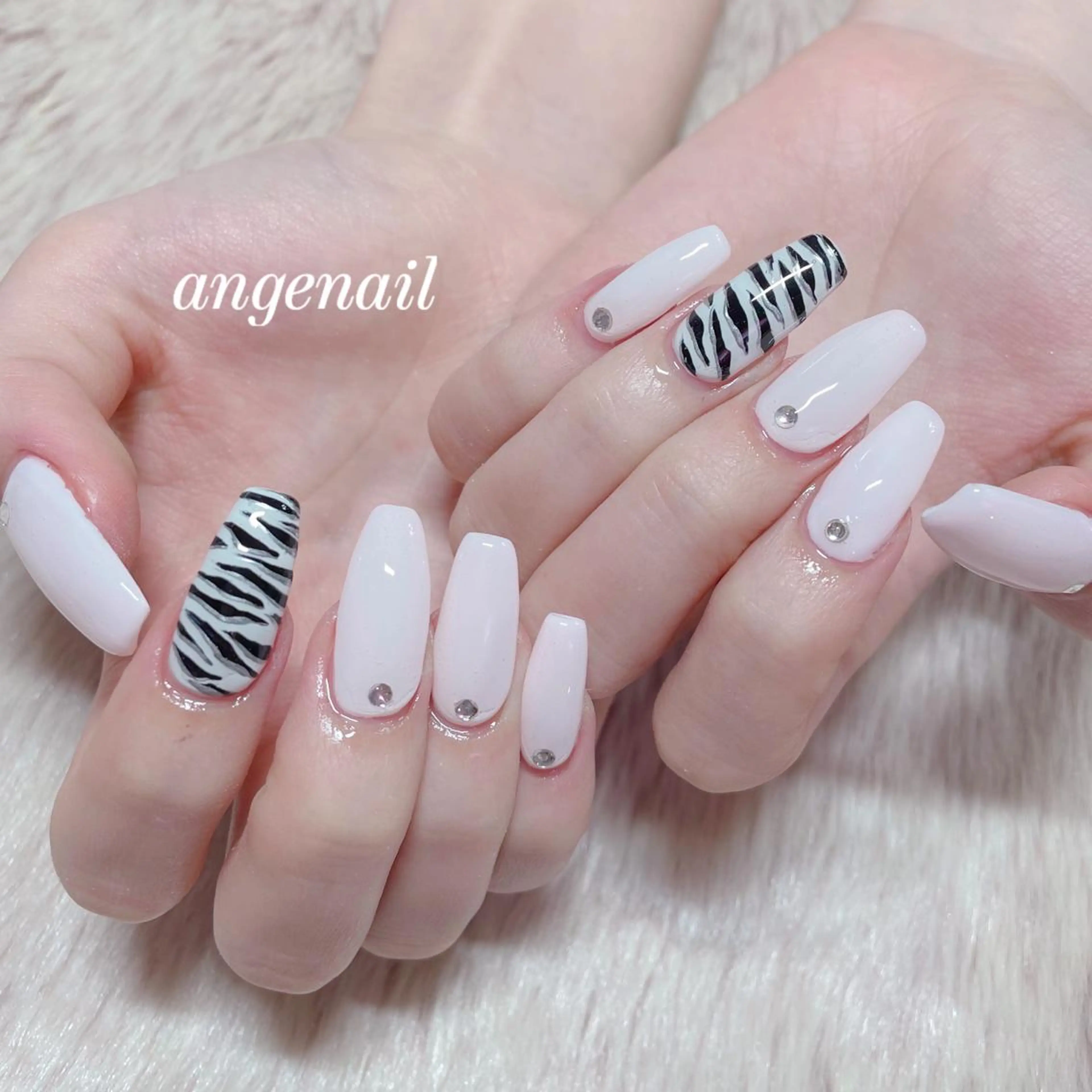 ネイル ハンドネイル オーナーネイリスト MAKIのネイルデザイン