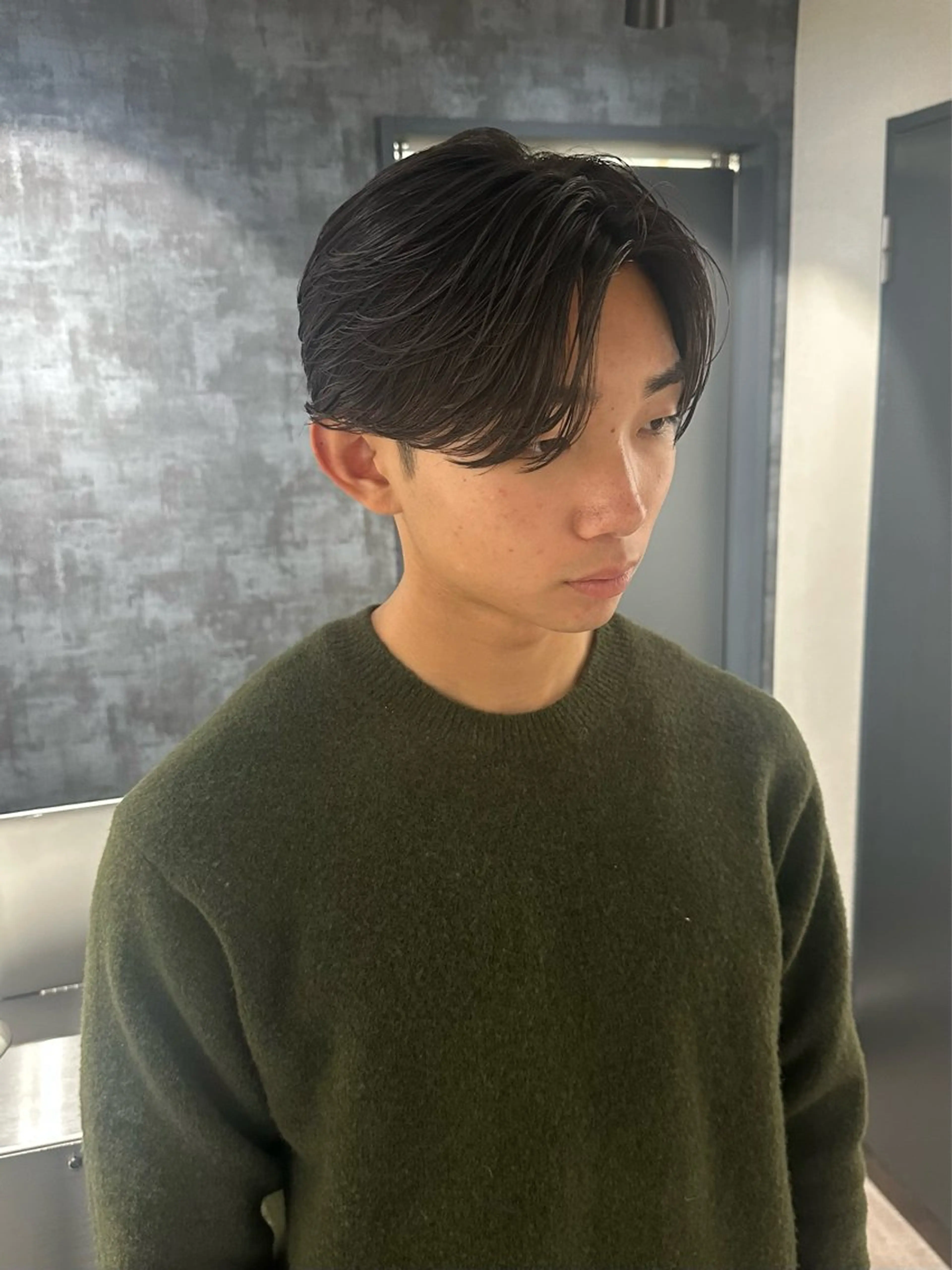 ミディアム パーマ メンズ カット パーマ 💈原宿指名No.1 センターパート💈のヘアスタイル