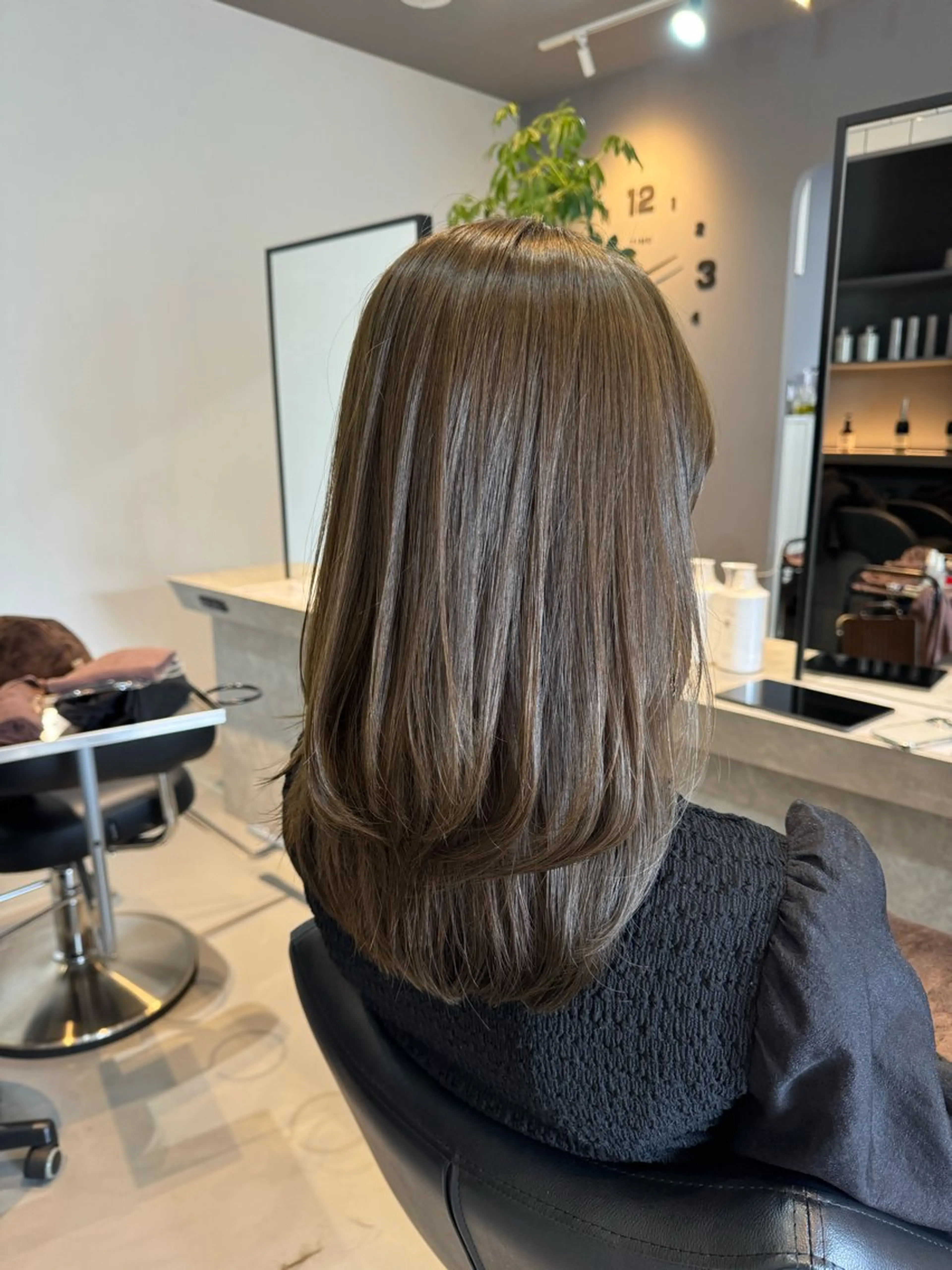 ロング カラー ブリーチ ブリーチなしカラー オリーブカラー レイヤーカット カット ヘアカラー 髪質改善×艶カラー Haruのヘアスタイル