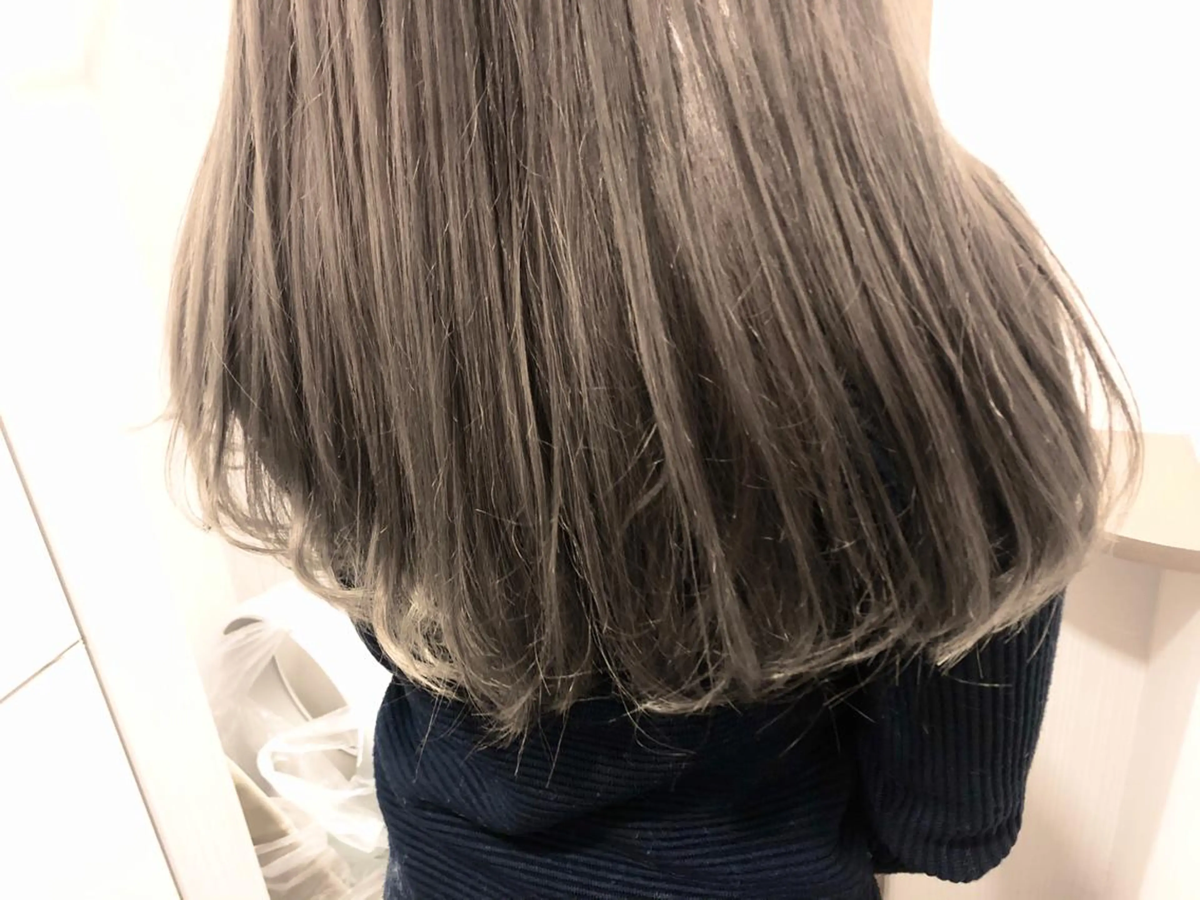 ロング カラー グレージュ シアーグレージュ ヘアカラー トリートメント 新井 友菜のヘアスタイル