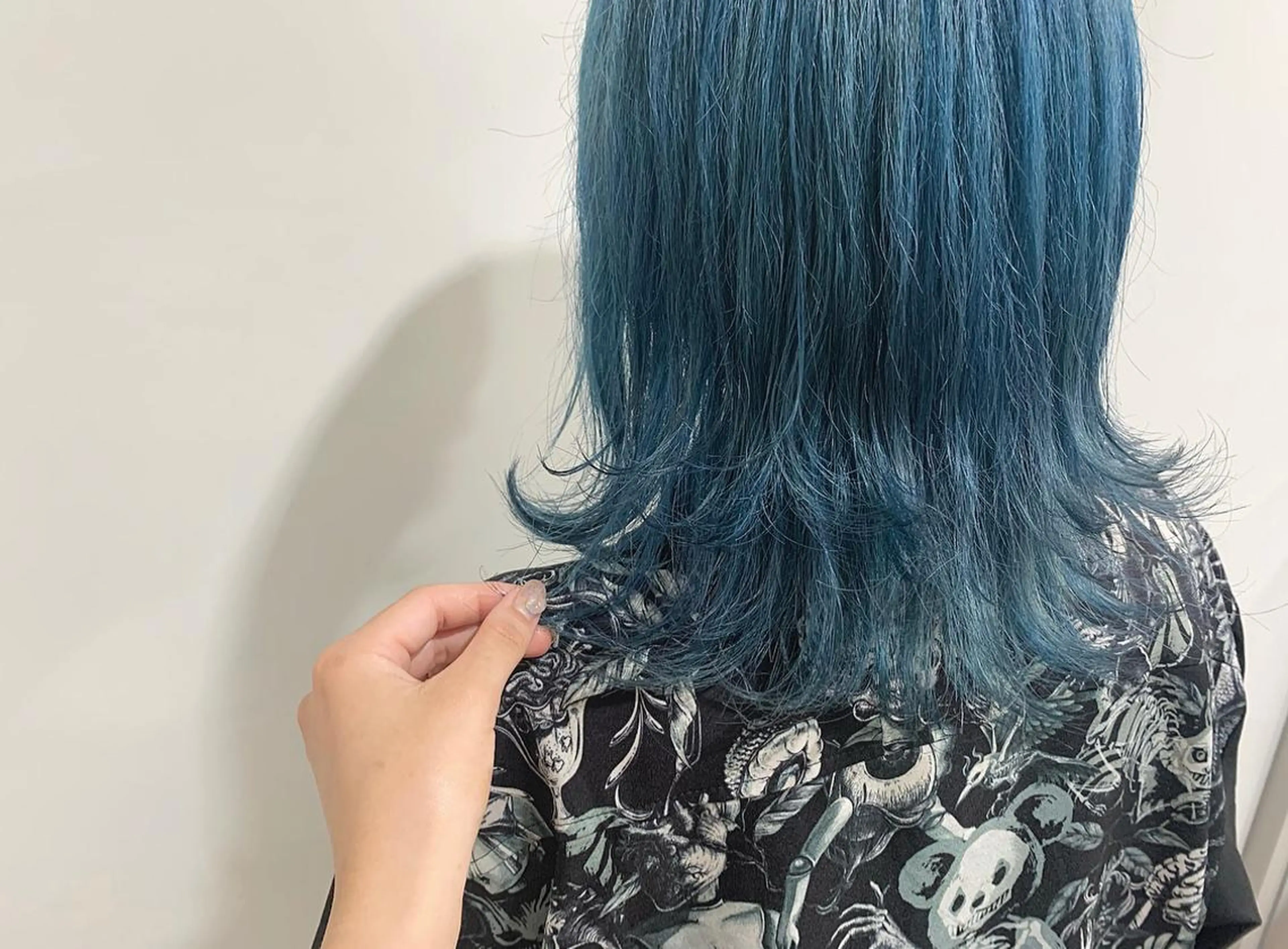 ミディアム カラー ヘアアレンジ ブリーチ ブルーカラー ヘアカラー たかいわ みきのヘアスタイル