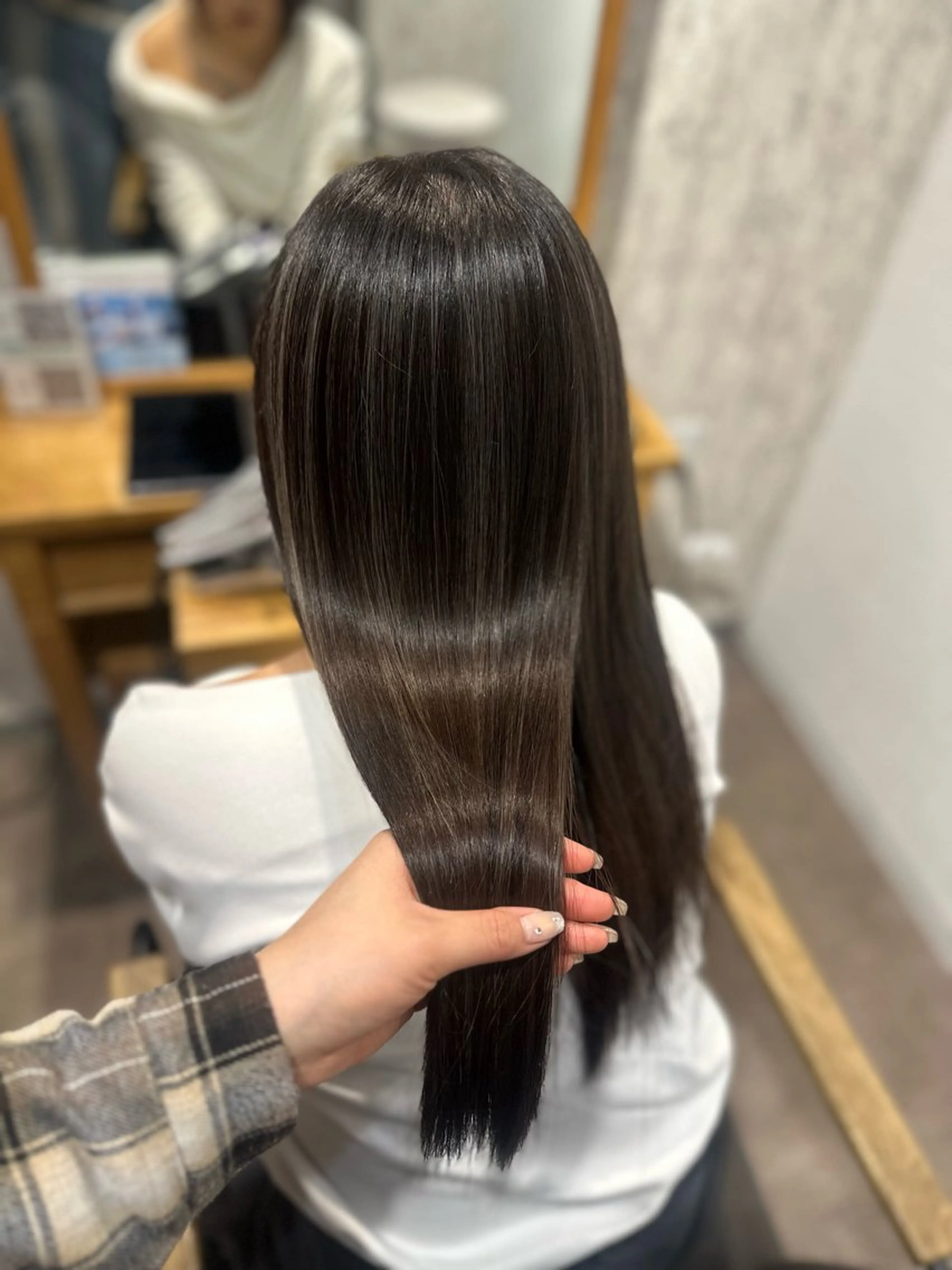 セミロング ヘアカラー トリートメント 濱本 樹蘭のヘアスタイル