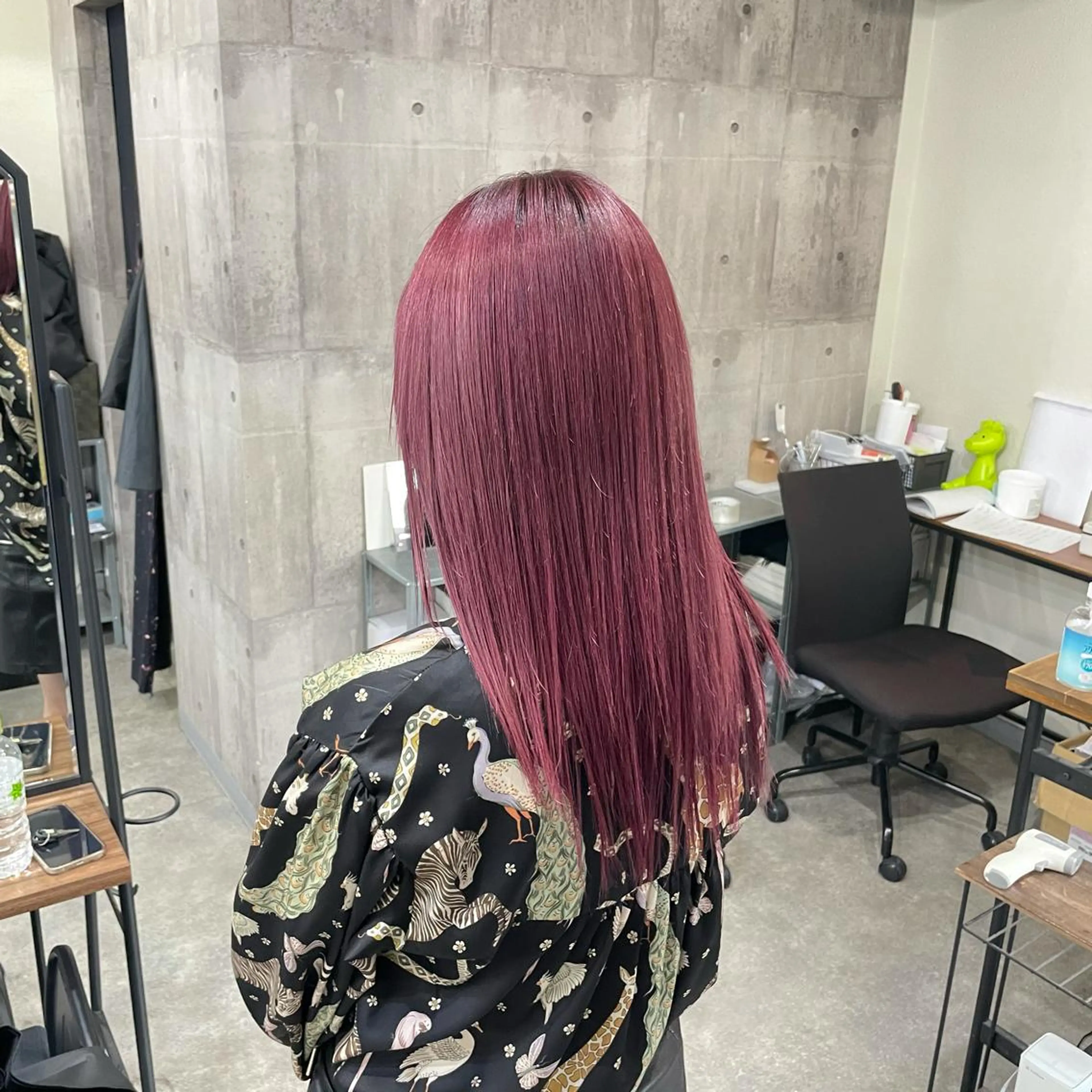 ミディアム カラー パーマ ヘアアレンジ メンズ キッズ ネイル マツエク・マツパ メンズブリーチ メンズハイライト メンズインナーカラー メンズ韓国風 アディクシーカラー ヘアカラー トリートメント ヘアセット 切りっぱなしヘアボブ ミディアムヘアRYOのヘアスタイル