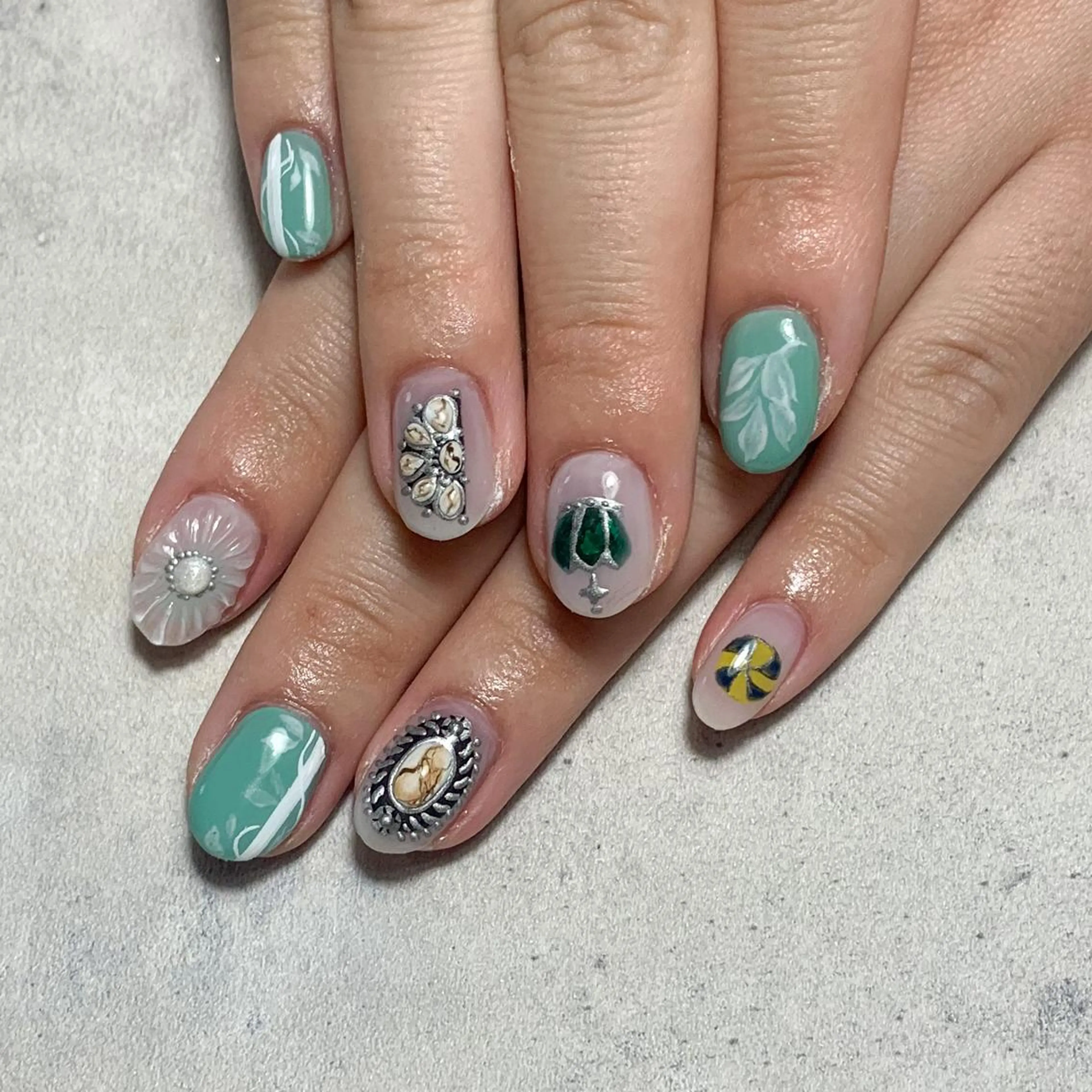 ネイル ハンドネイル FIORITURA aiのネイルデザイン