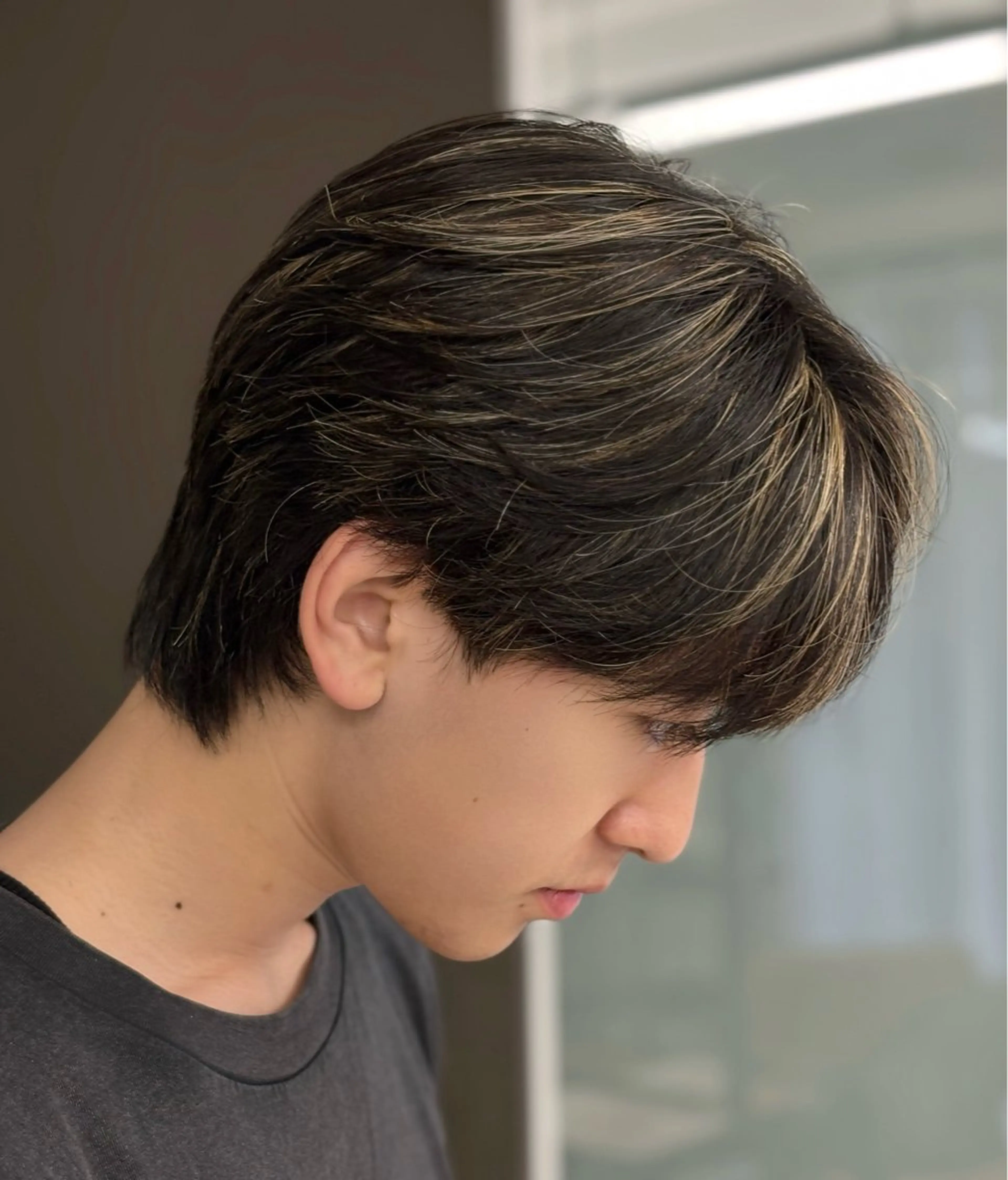ミディアム メンズ センターパート メンズハイライト ハイライト カット 直毛救済パーマ/神奈 川/生田/木村のヘアスタイル