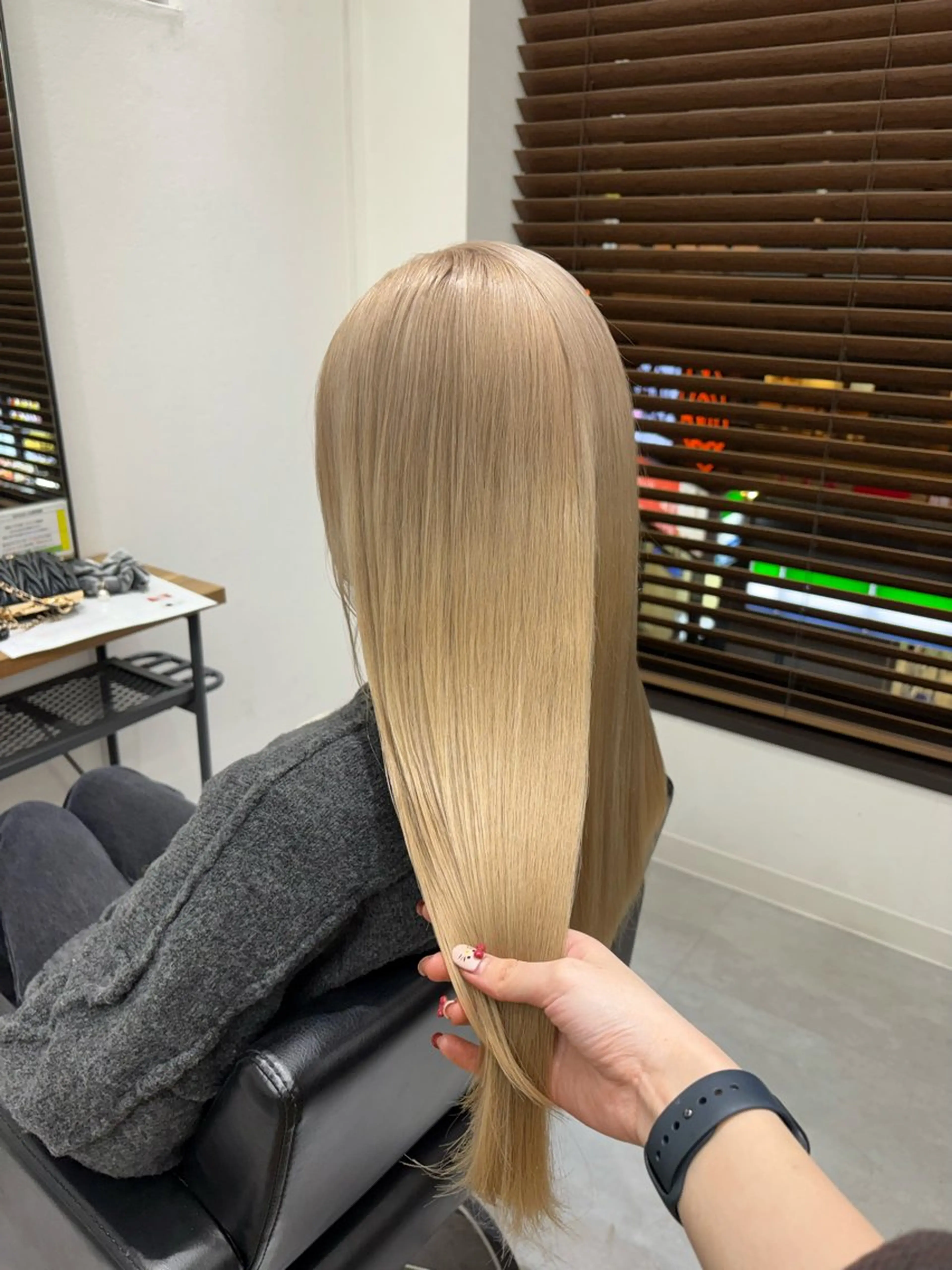 ロング カラー ベージュカラー ブリーチ ミルクティーベージュ ヘアカラー トリートメント ENA💗NEXT /ハイトーンエクステのヘアスタイル