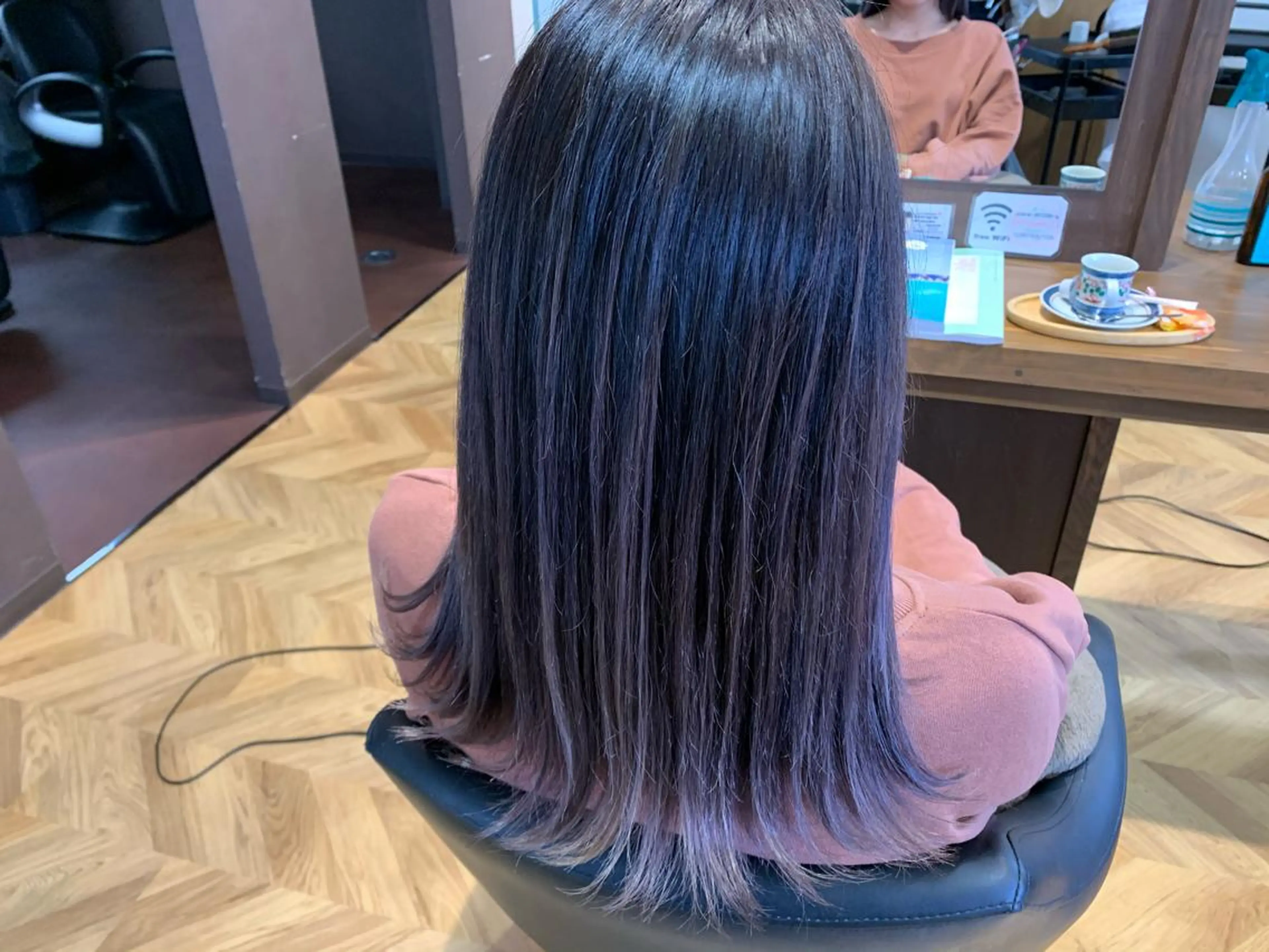 セミロング カラー ブリーチ シェールピエール所属・Laf かおりのマツエク・マツパデザイン