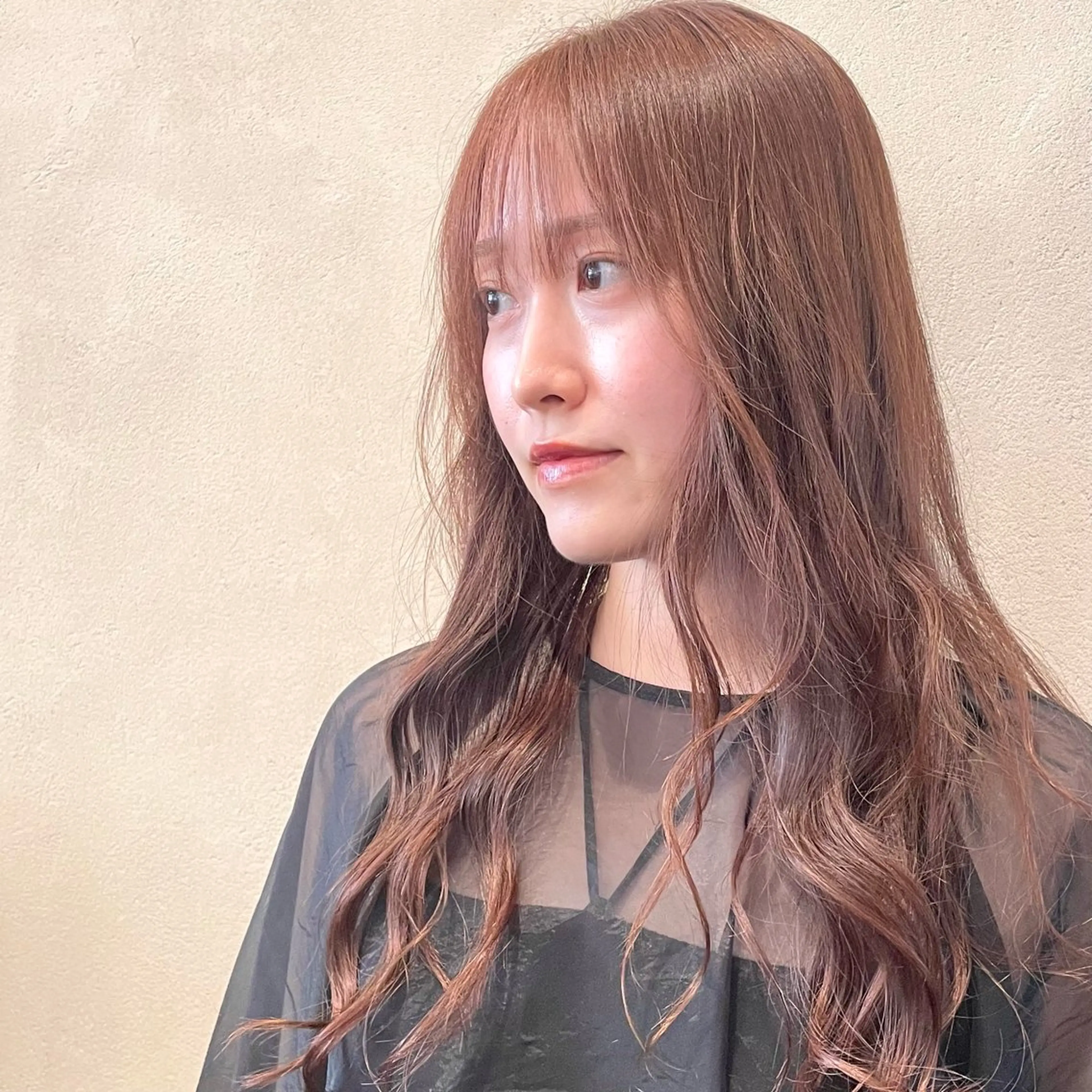 ロング カラー ピンクカラー カット ヘアカラー トリートメント roost 優のヘアスタイル