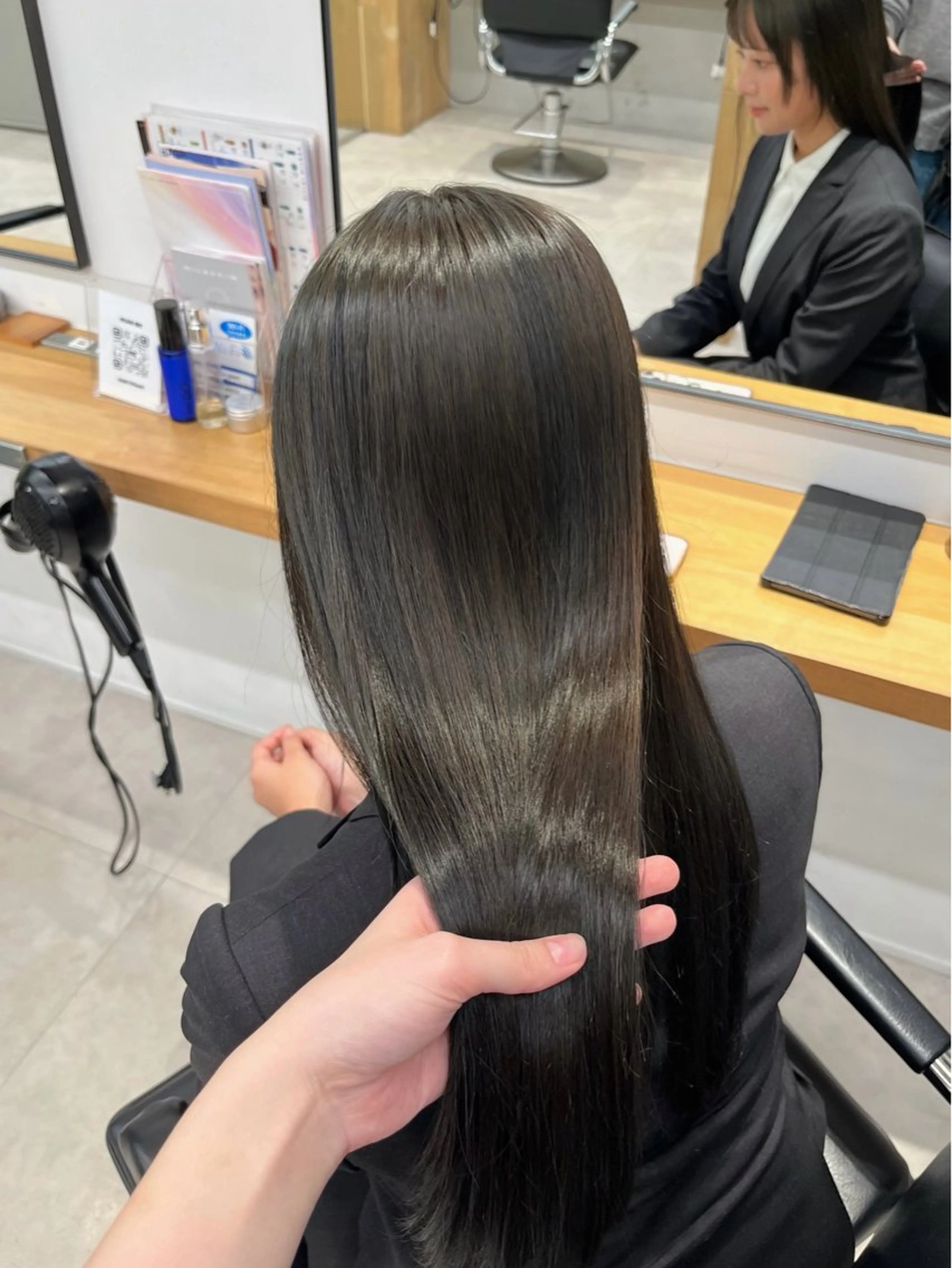 ロング カラー 透明感カラー ヘアカラー トリートメント lomalia ayuのヘアスタイル