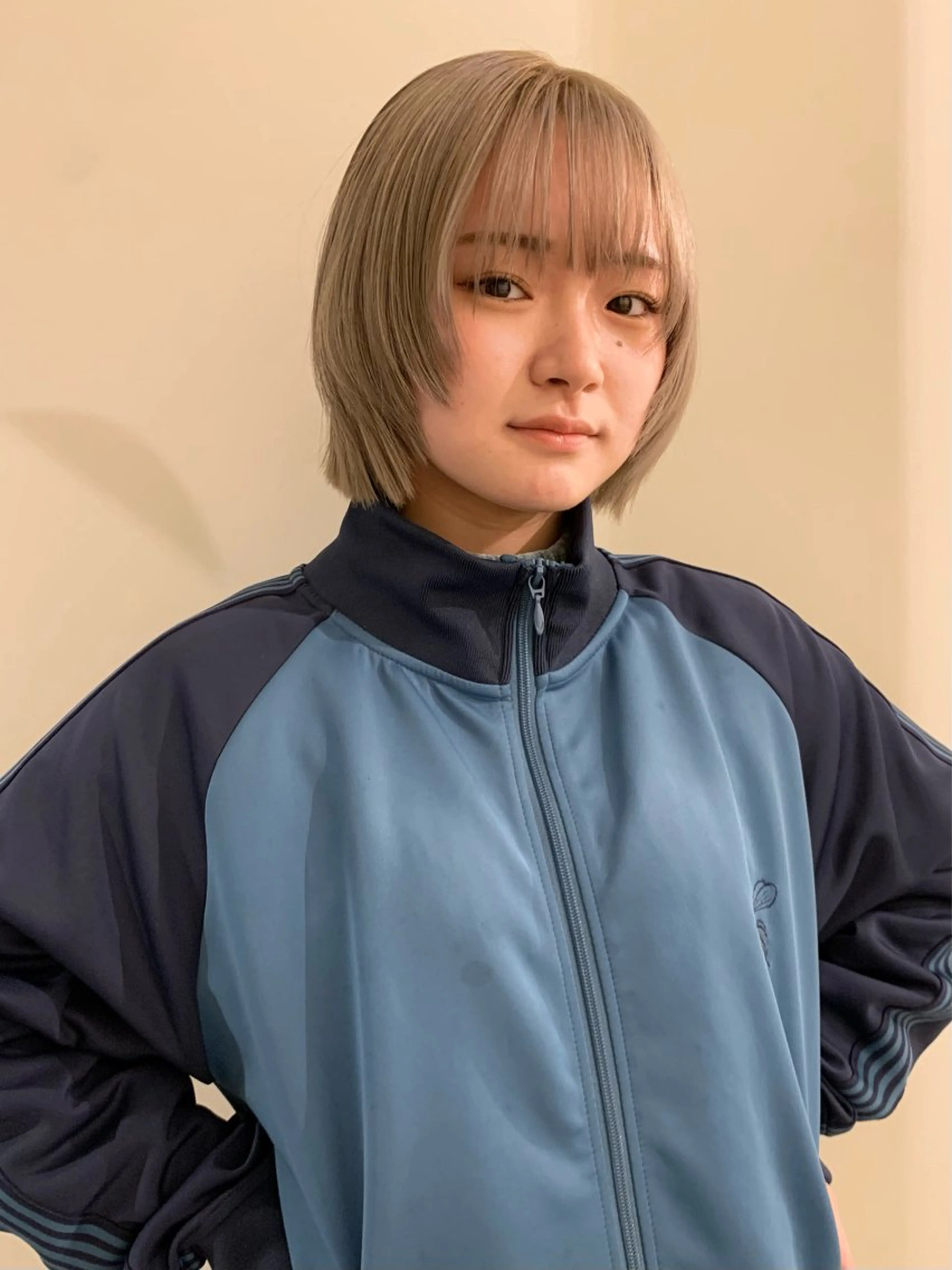 ミディアム カラー ベージュカラー ブリーチ ホワイトベージュ ヘアカラー 落合希 Olivebeigeのヘアスタイル