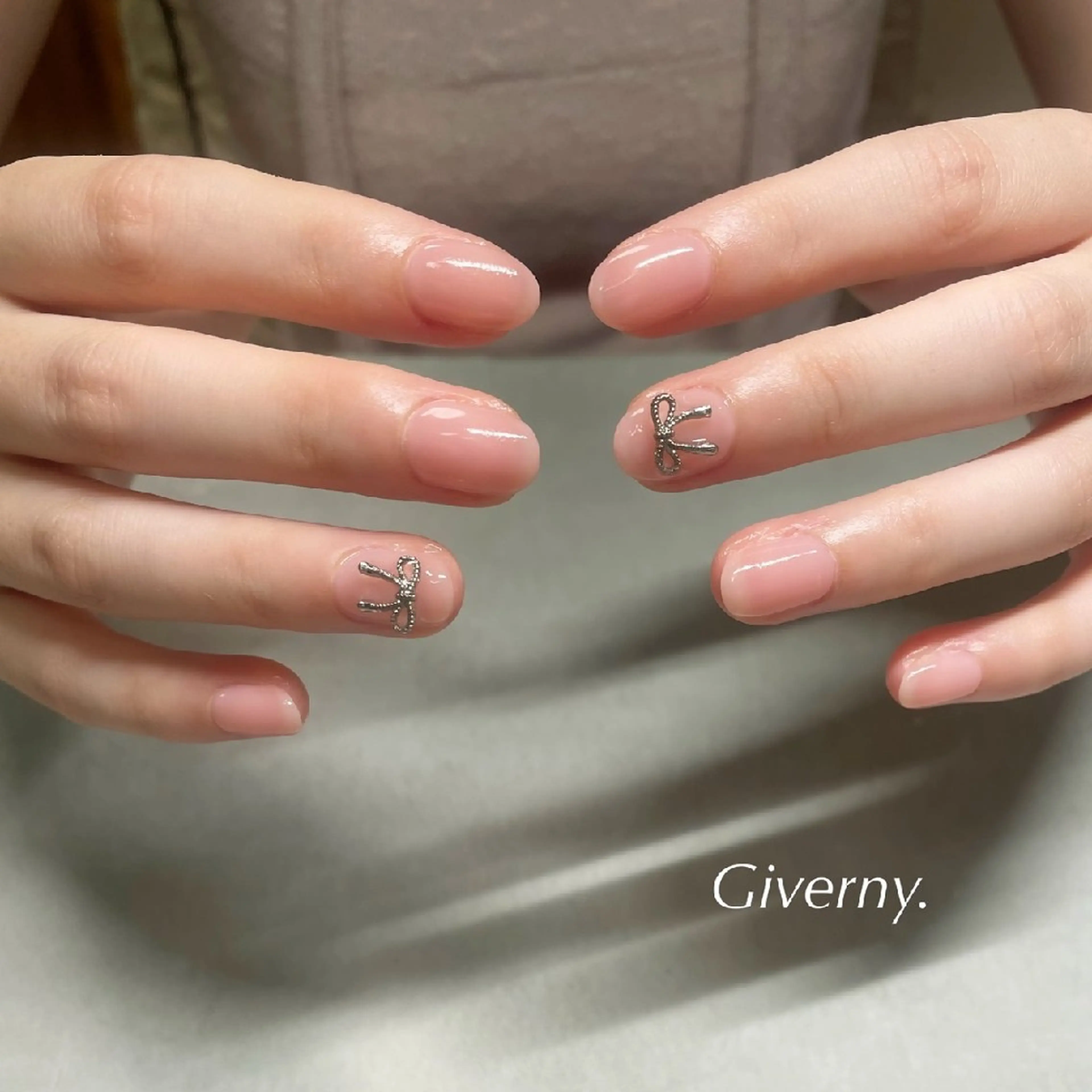 ネイル ワンカラーネイル シンプルネイル ハンドネイル Giverny .のネイルデザイン