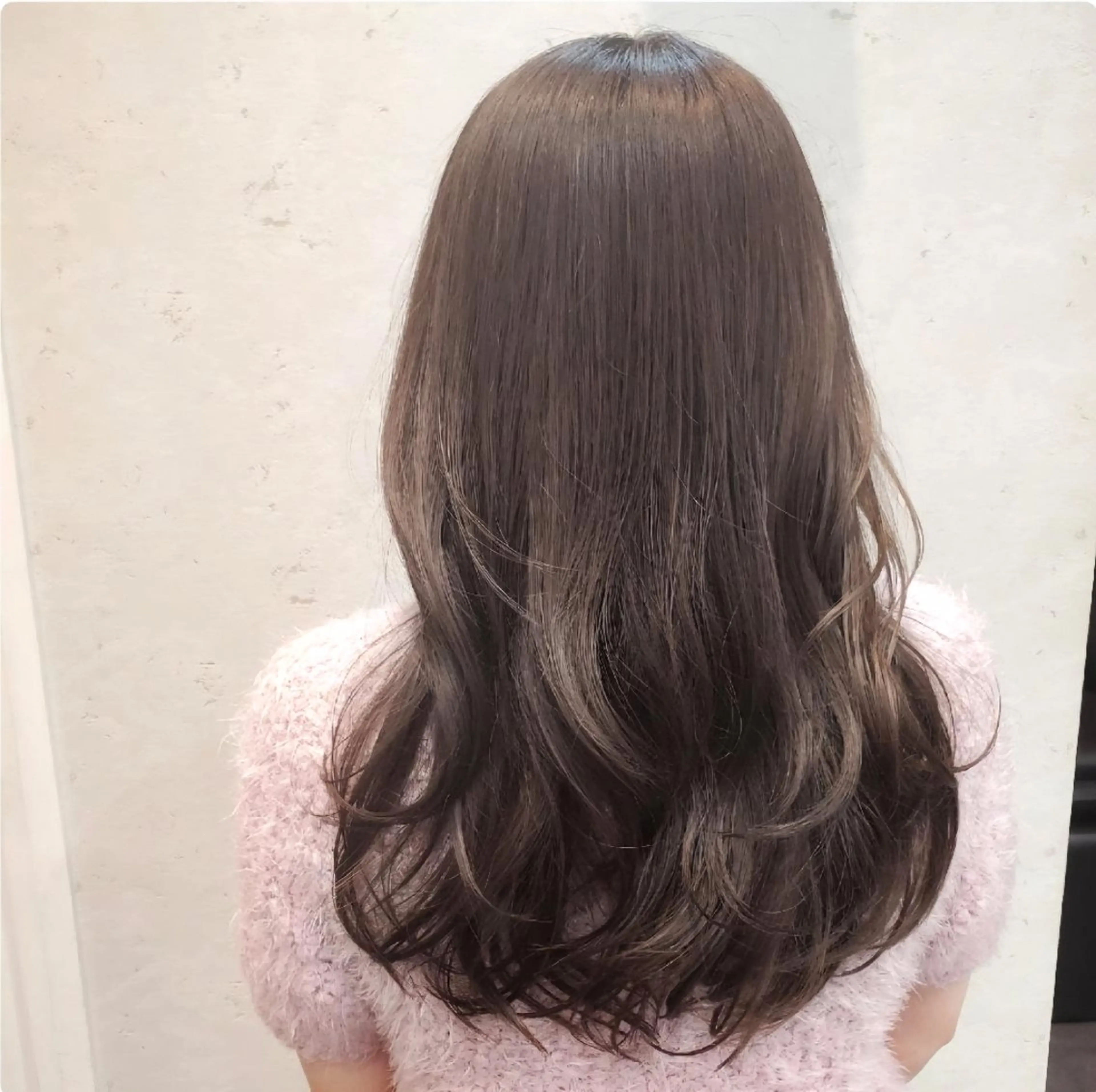 カラー セミロング 透明感カラー グレージュ カット ヘアカラー トリートメント 大人女性の救世主💫 溝の口/岡部彩夏のヘアスタイル