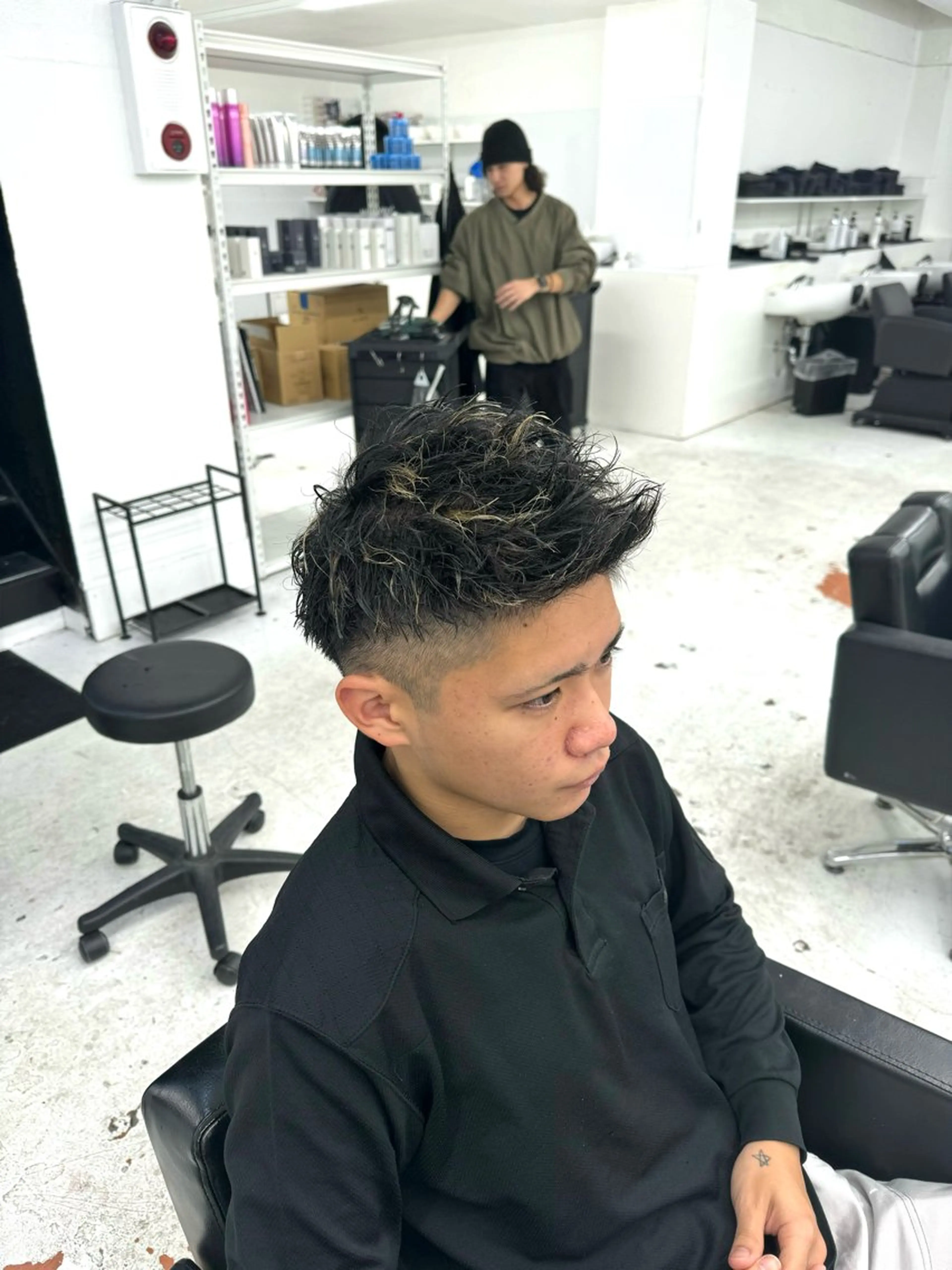 ショート パーマ メンズ アップバング モヒカン ヘアカラー 柏メンズカットパーマ NO.1タイチのヘアスタイル