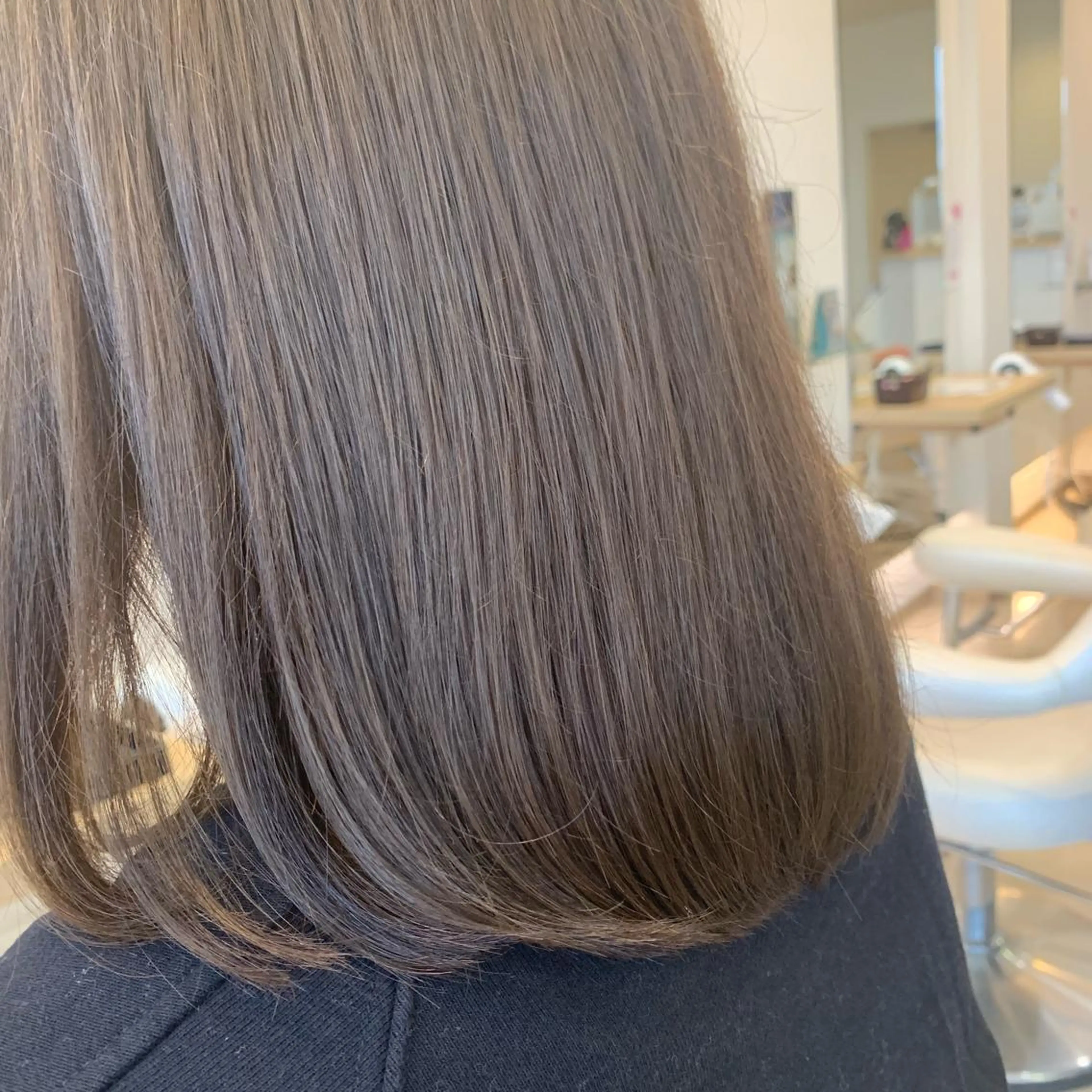 セミロング カラー アッシュ 透明感カラー イルミナカラー カット ヘアカラー 草津駅近｜ MAYAのヘアスタイル